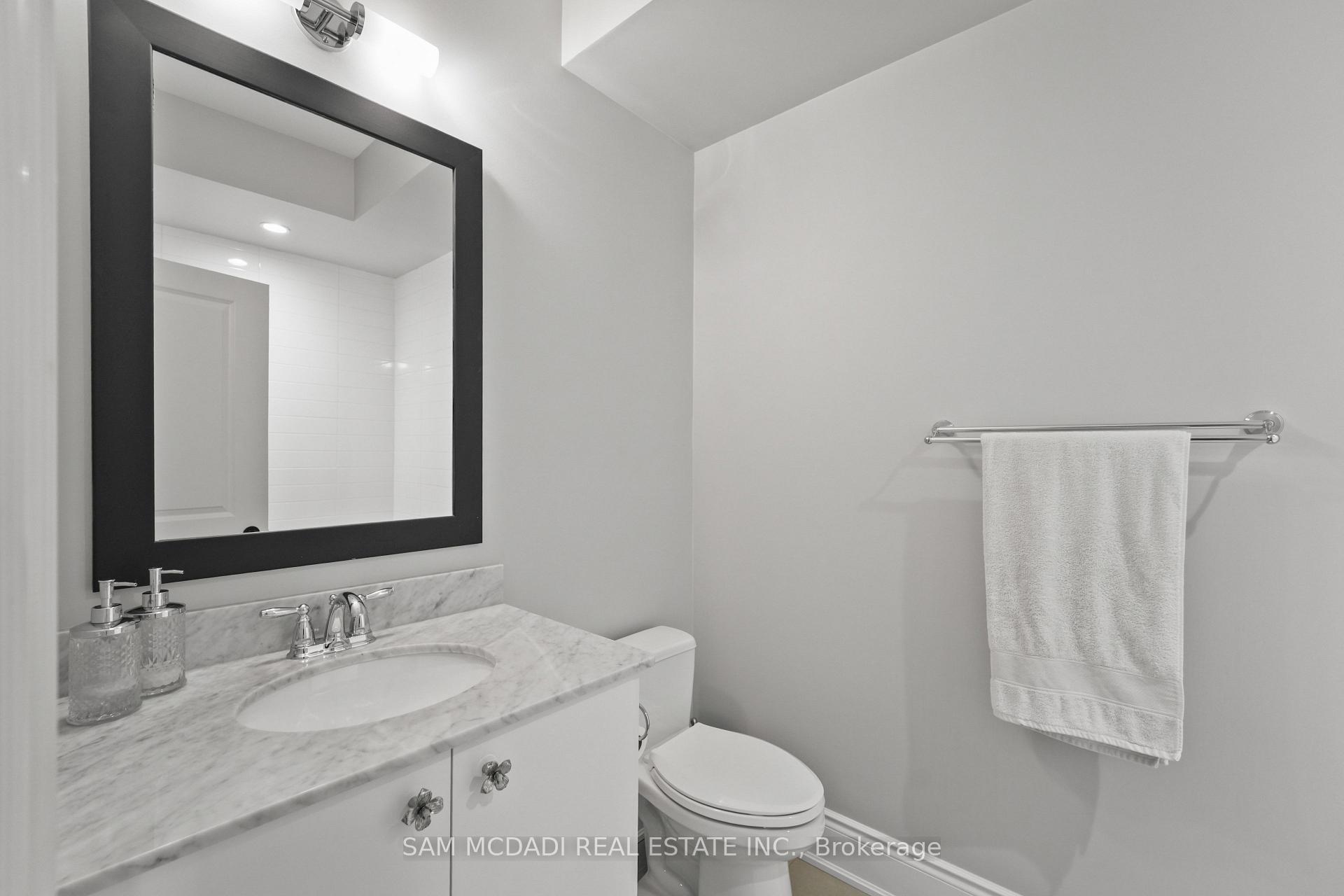 2160 Trafalgar Road 2, Oakville Unit: 2
