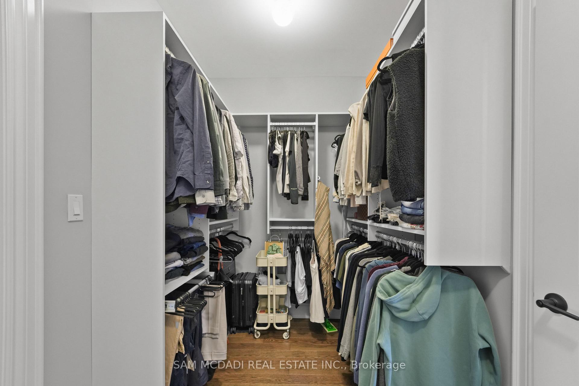 2160 Trafalgar Road 2, Oakville Unit: 2