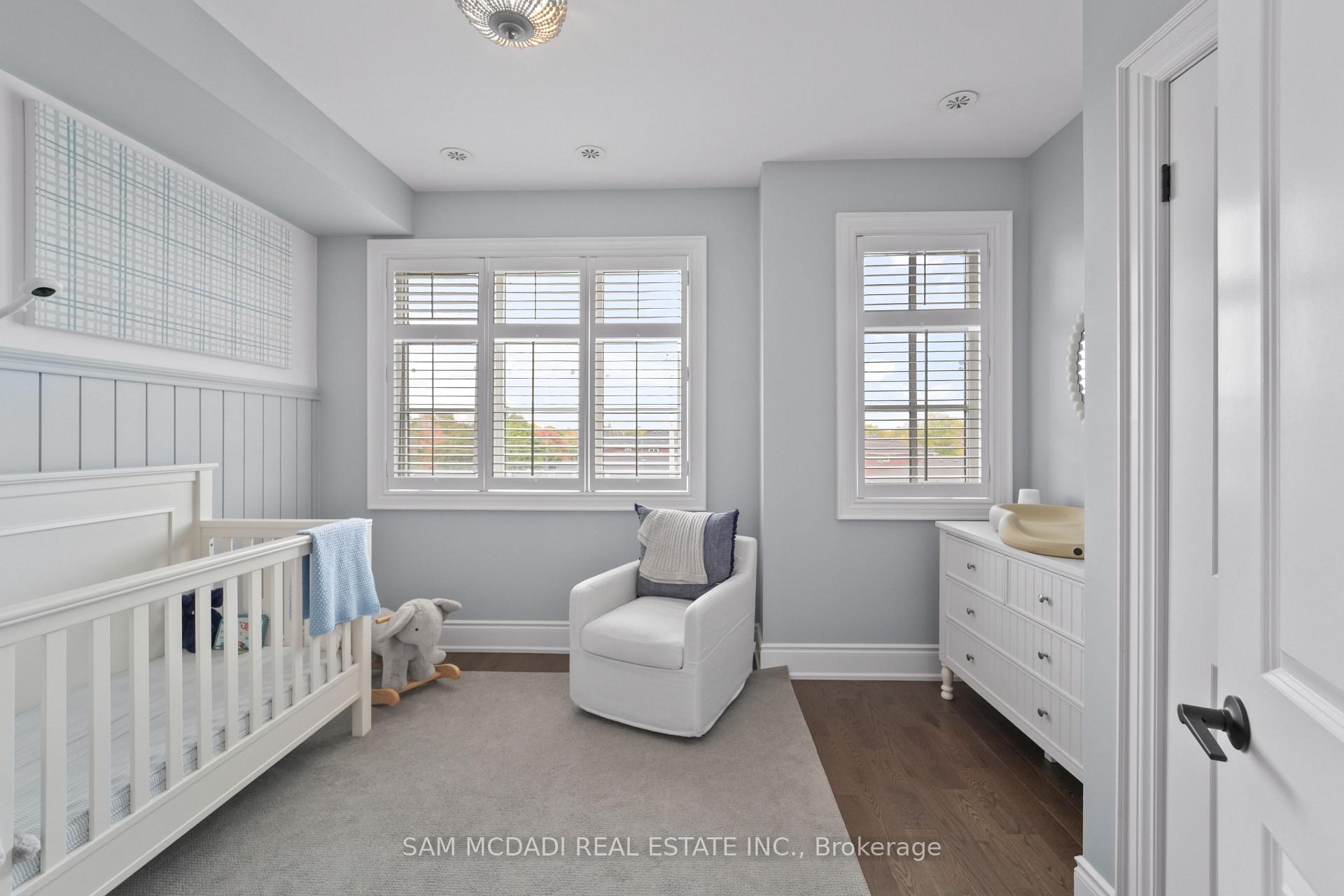 2160 Trafalgar Road 2, Oakville Unit: 2