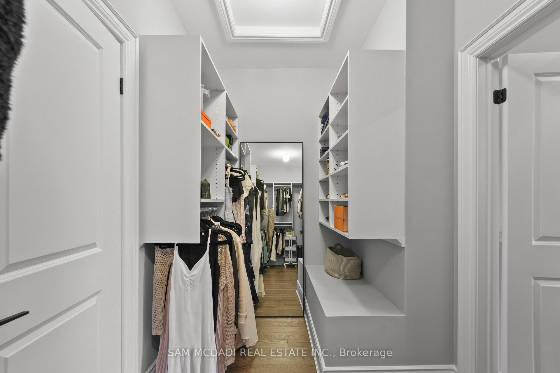 2160 Trafalgar Road 2, Oakville Unit: 2