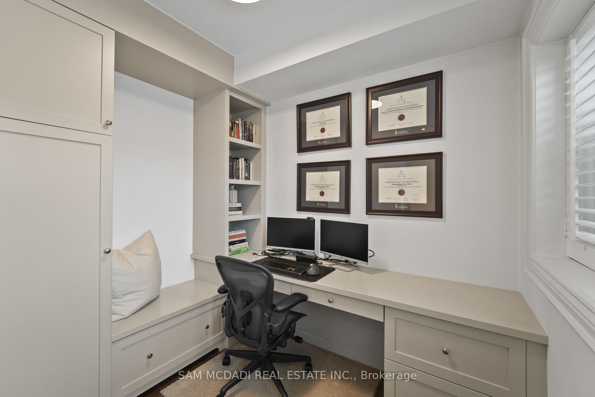 2160 Trafalgar Road 2, Oakville Unit: 2