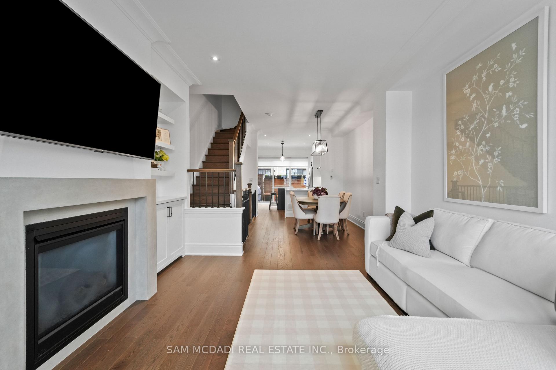 2160 Trafalgar Road 2, Oakville Unit: 2