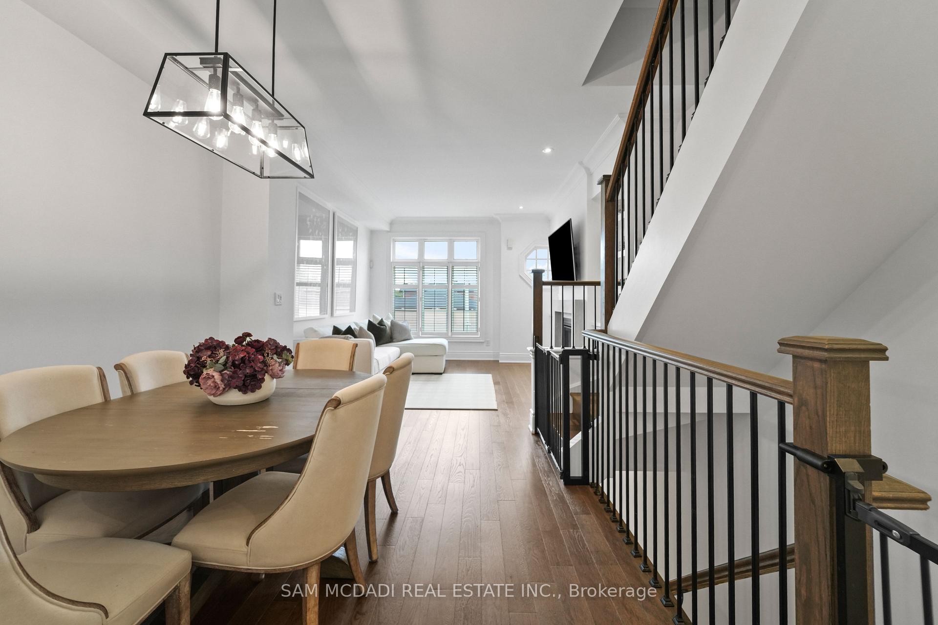 2160 Trafalgar Road 2, Oakville Unit: 2
