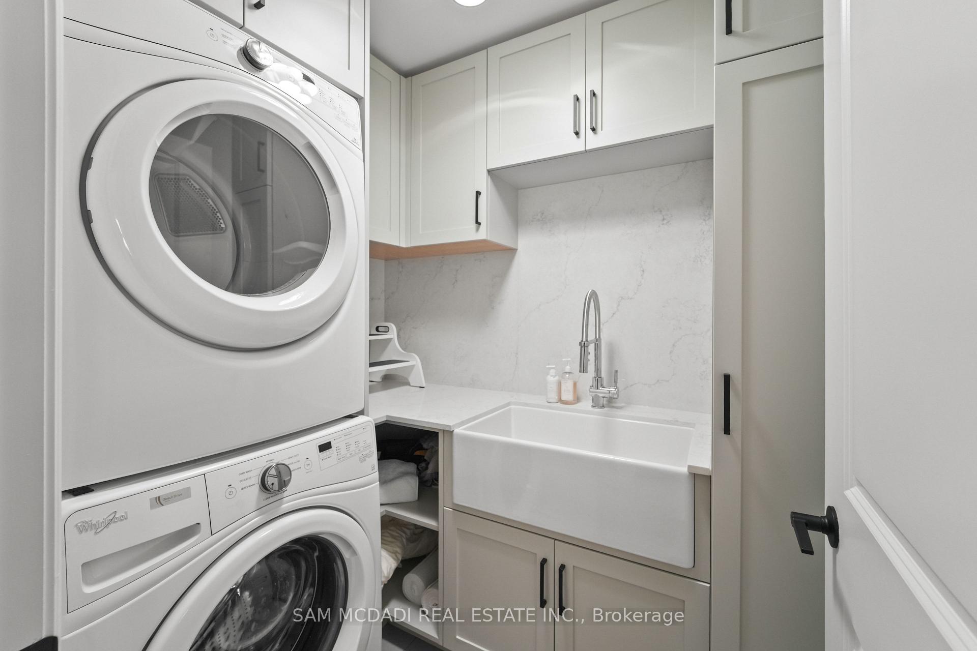 2160 Trafalgar Road 2, Oakville Unit: 2