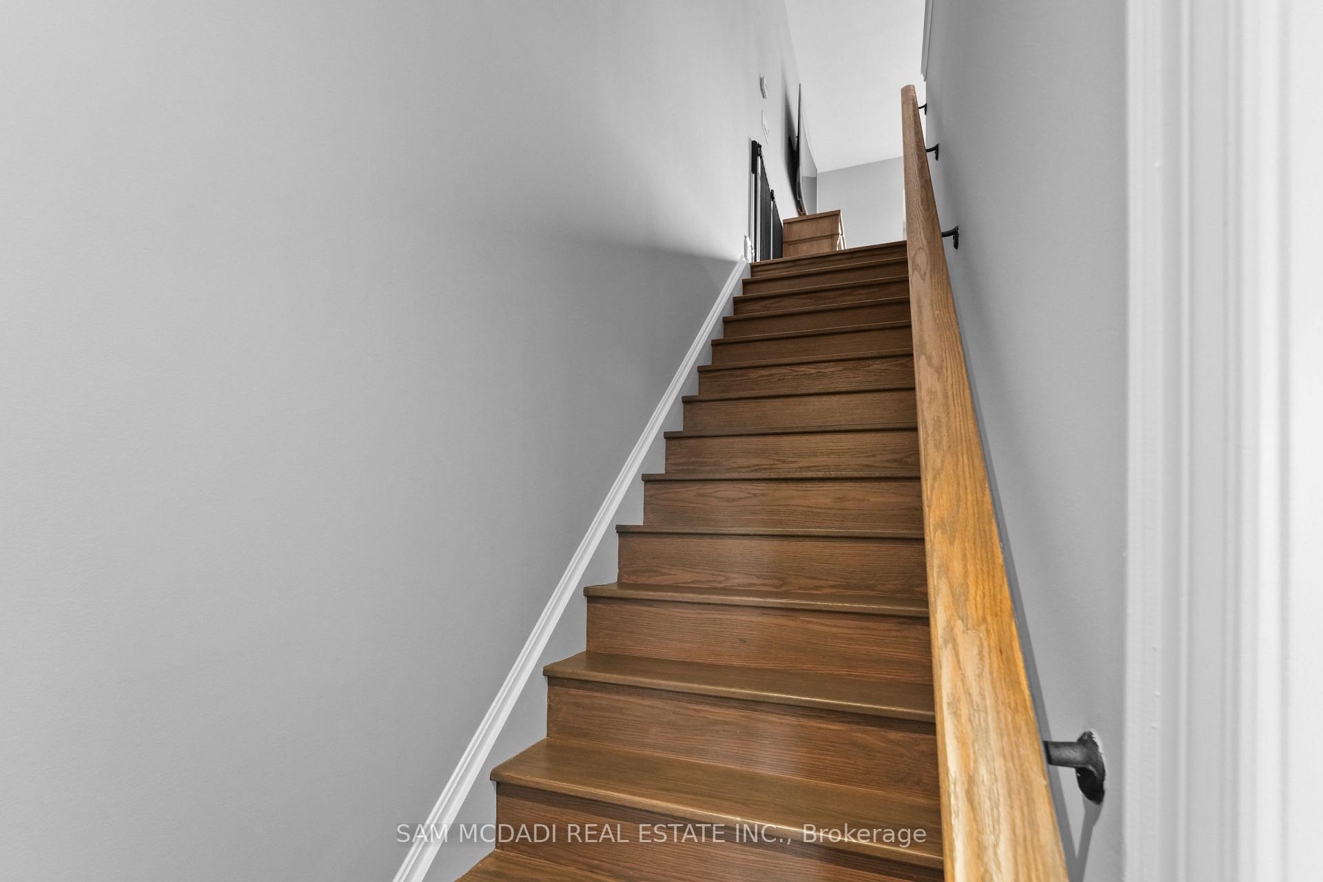 2160 Trafalgar Road 2, Oakville Unit: 2