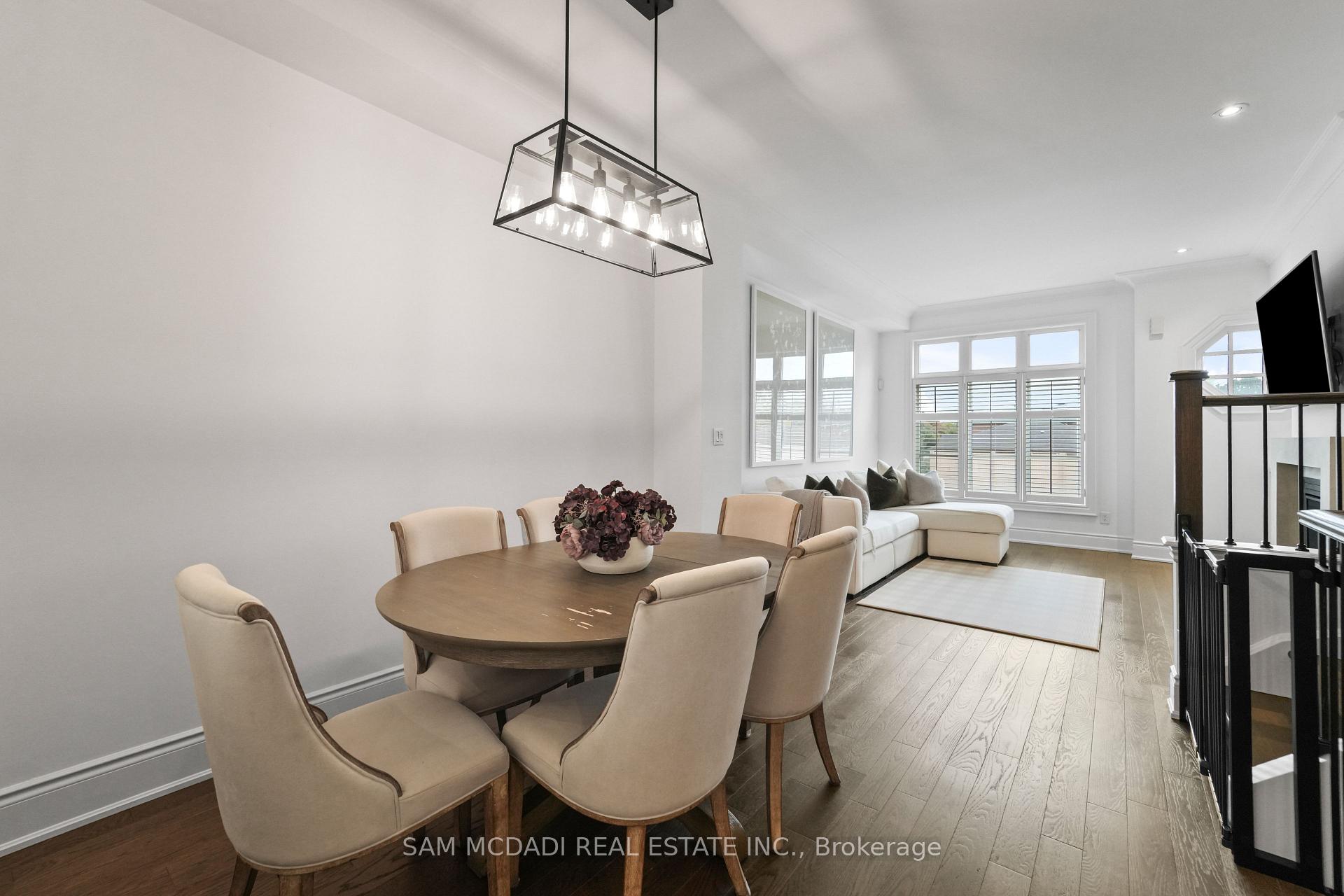 2160 Trafalgar Road 2, Oakville Unit: 2