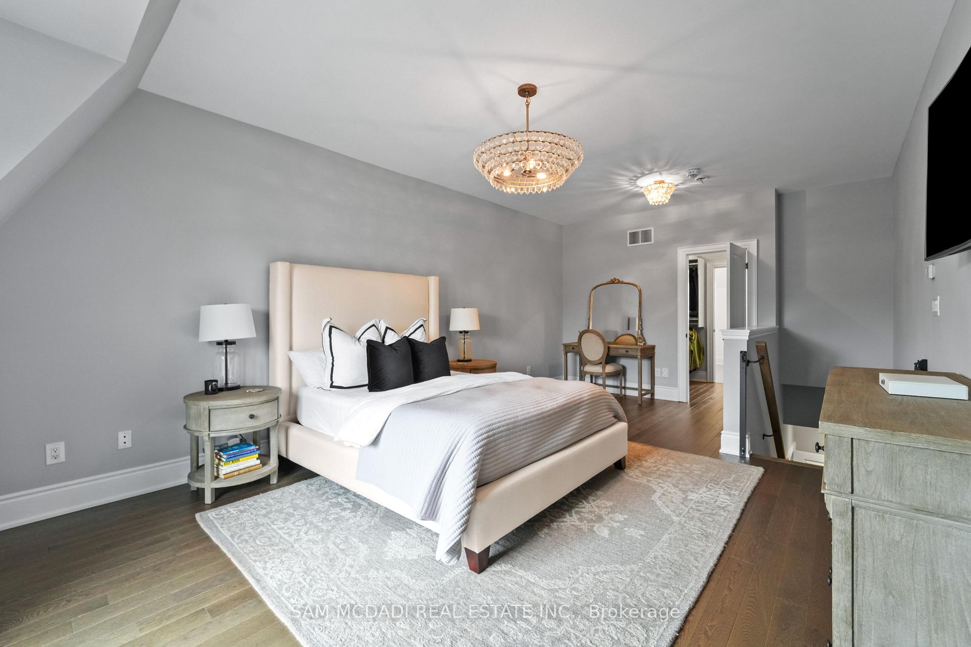 2160 Trafalgar Road 2, Oakville Unit: 2