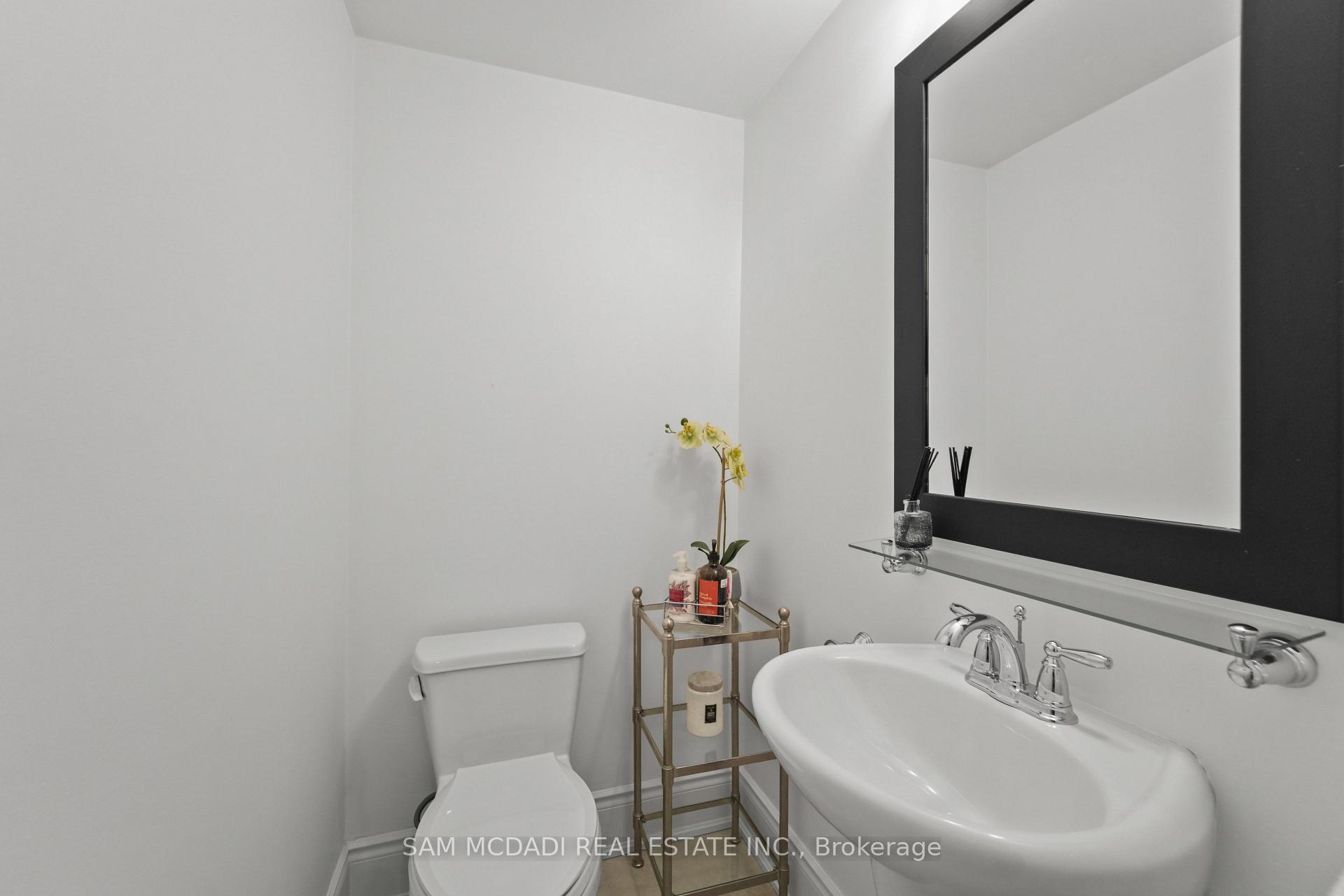 2160 Trafalgar Road 2, Oakville Unit: 2