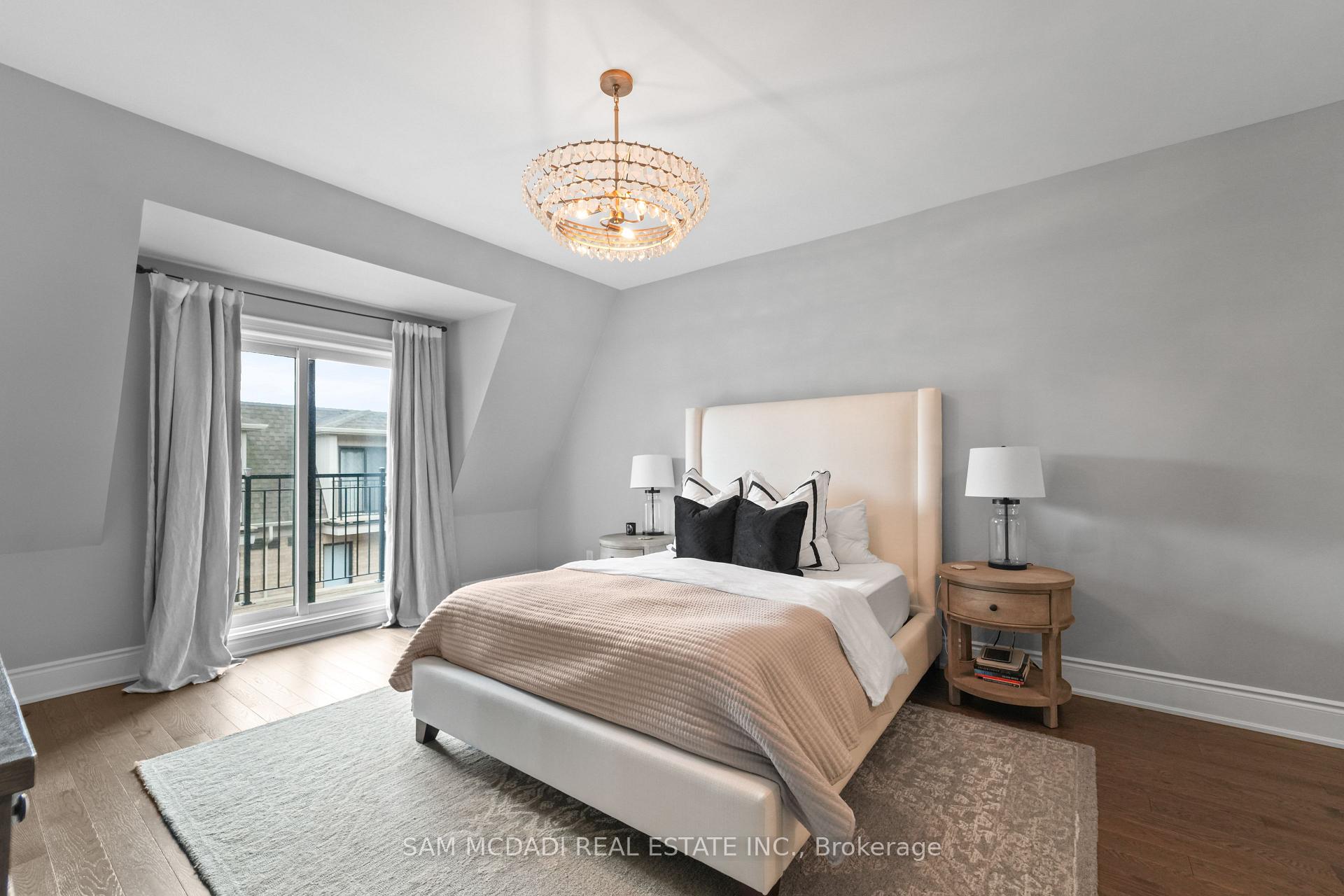 2160 Trafalgar Road 2, Oakville Unit: 2
