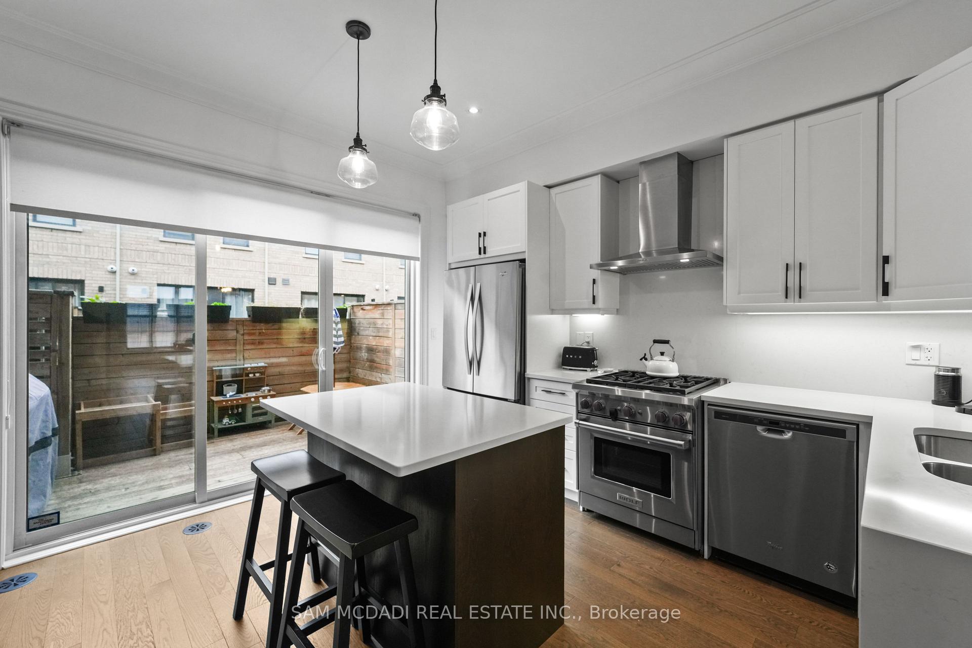 2160 Trafalgar Road 2, Oakville Unit: 2