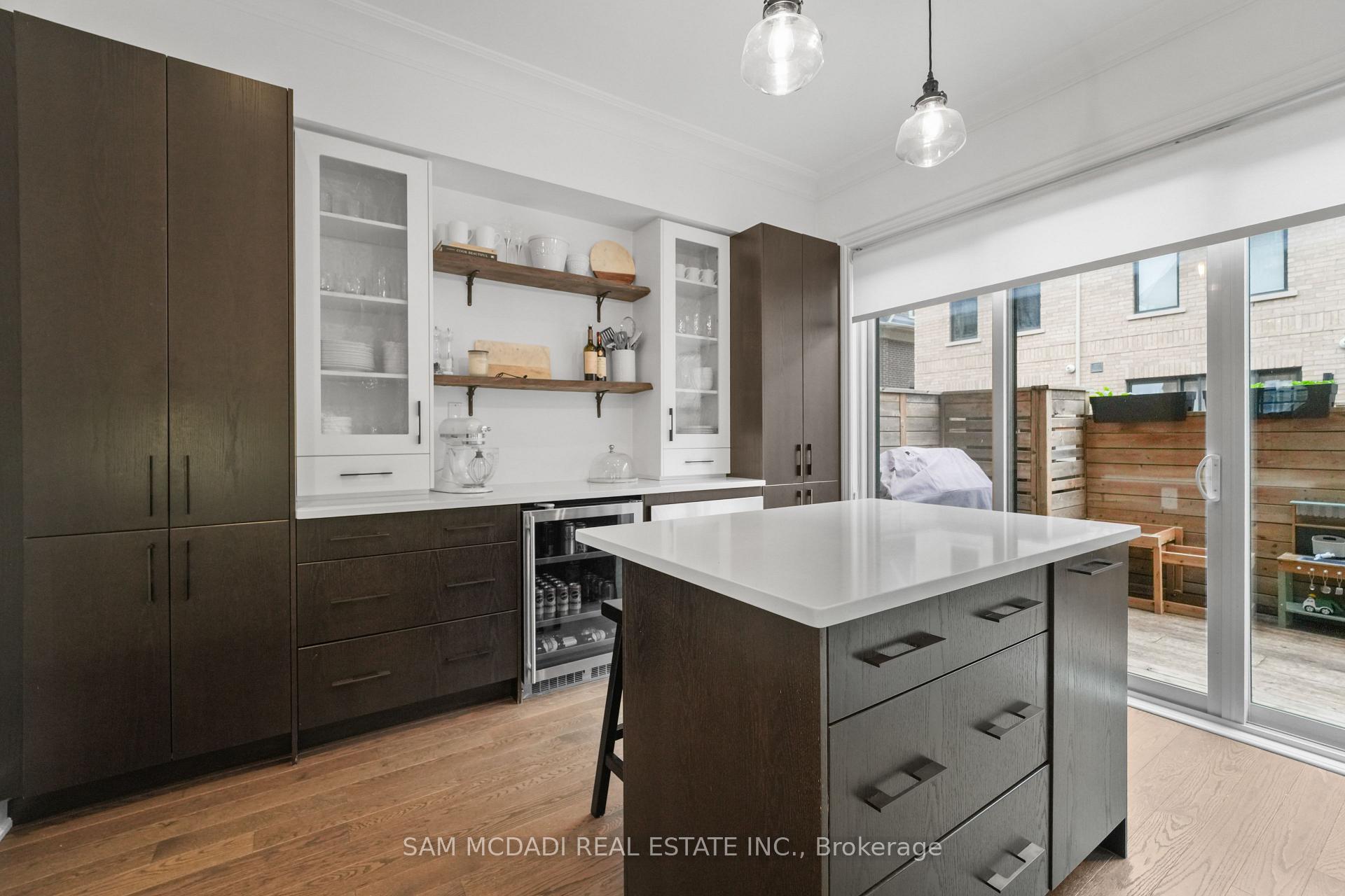 2160 Trafalgar Road 2, Oakville Unit: 2