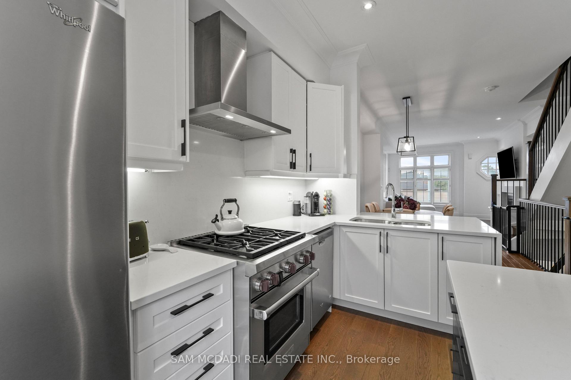 2160 Trafalgar Road 2, Oakville Unit: 2