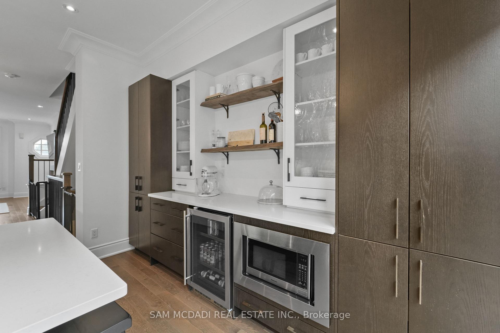 2160 Trafalgar Road 2, Oakville Unit: 2