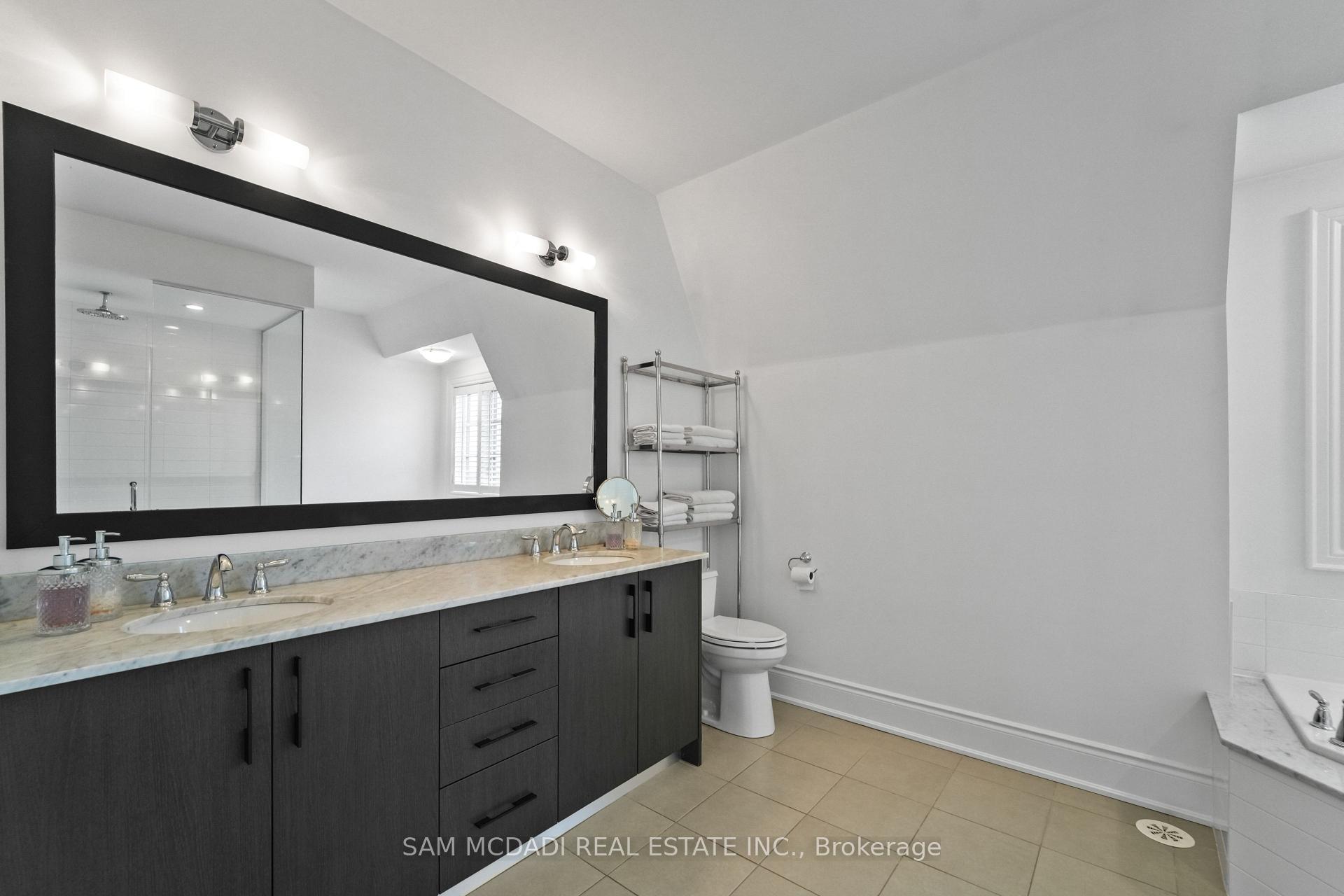 2160 Trafalgar Road 2, Oakville Unit: 2