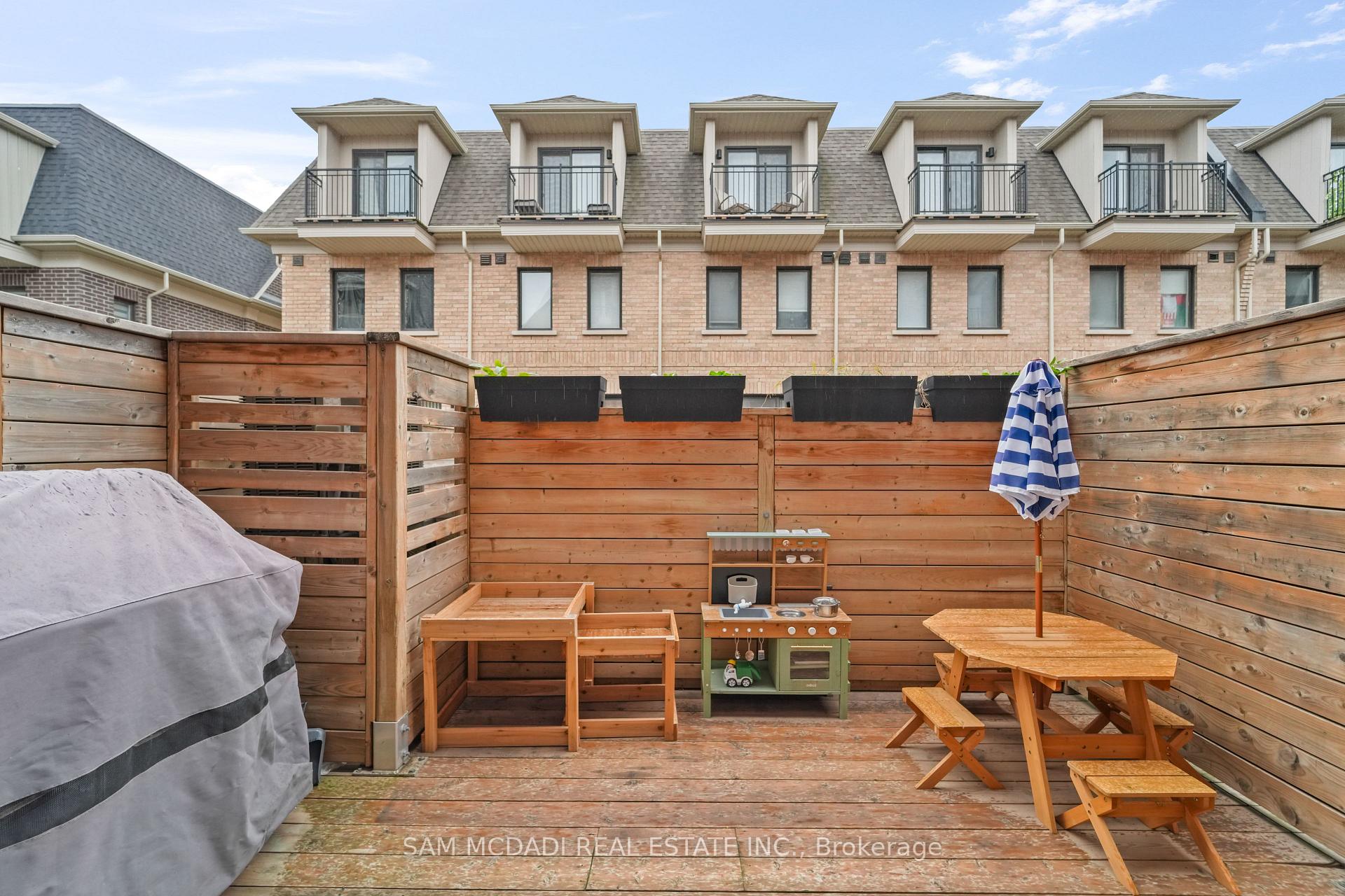 2160 Trafalgar Road 2, Oakville Unit: 2