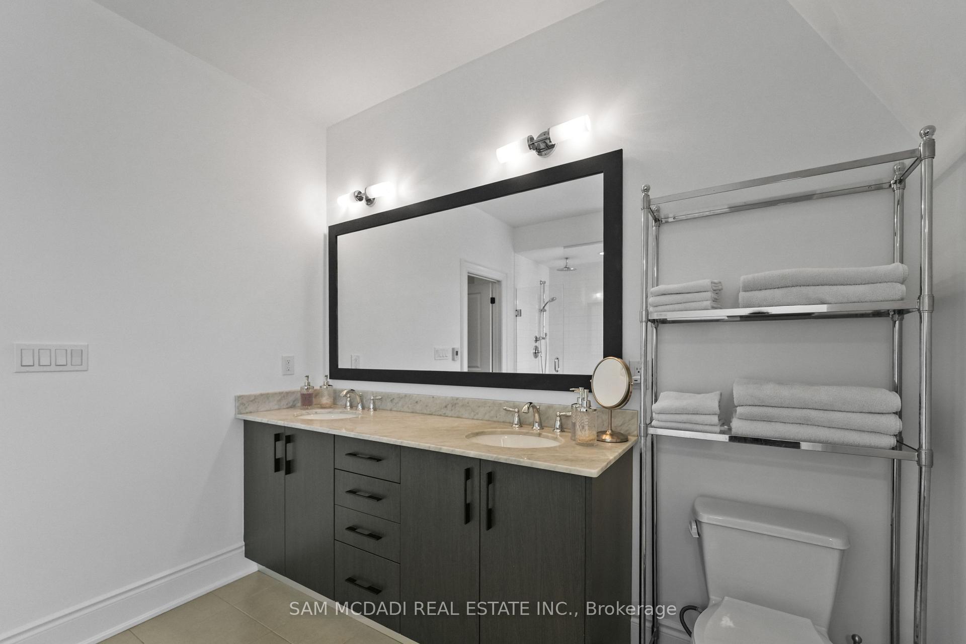 2160 Trafalgar Road 2, Oakville Unit: 2