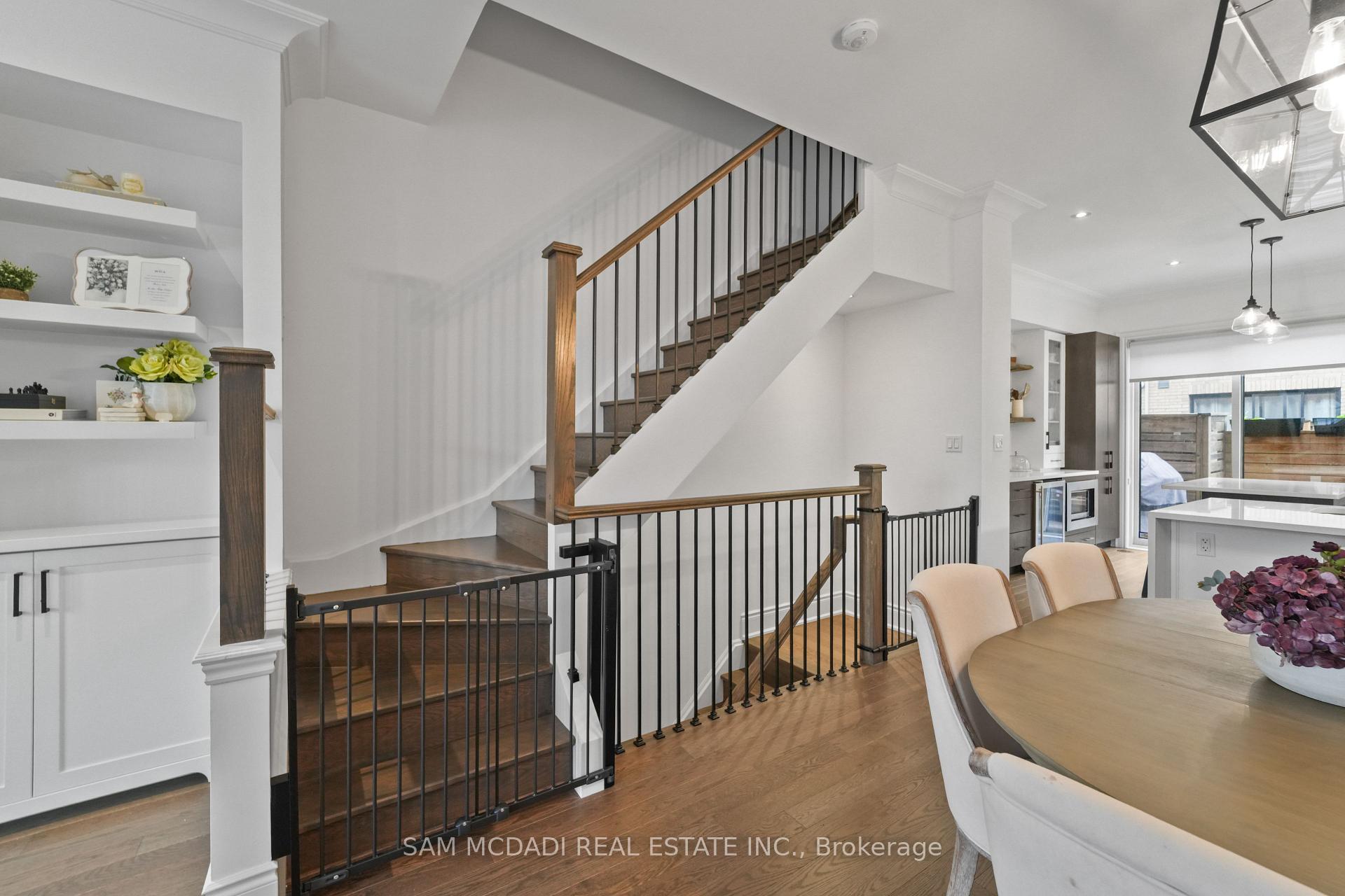 2160 Trafalgar Road 2, Oakville Unit: 2