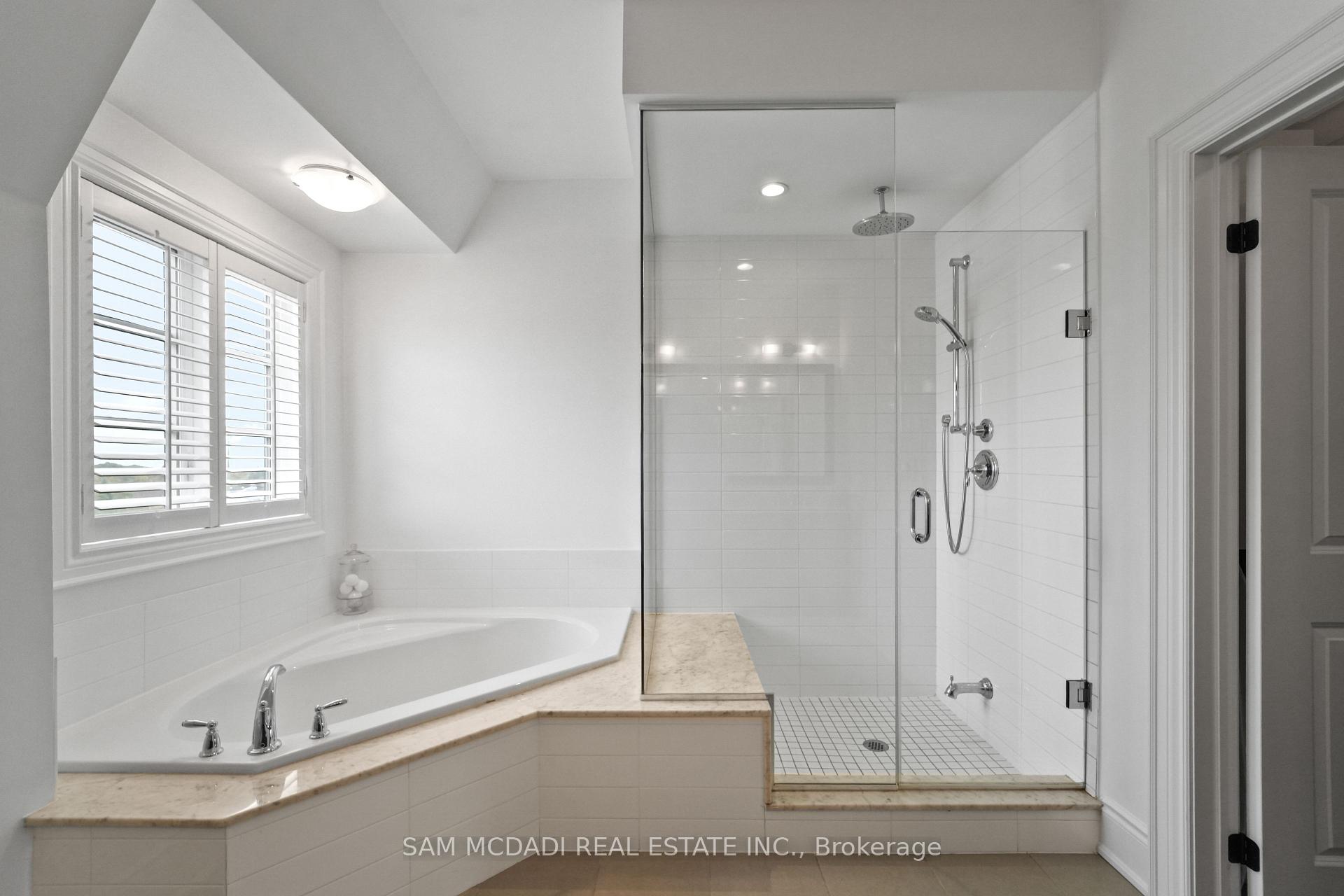 2160 Trafalgar Road 2, Oakville Unit: 2