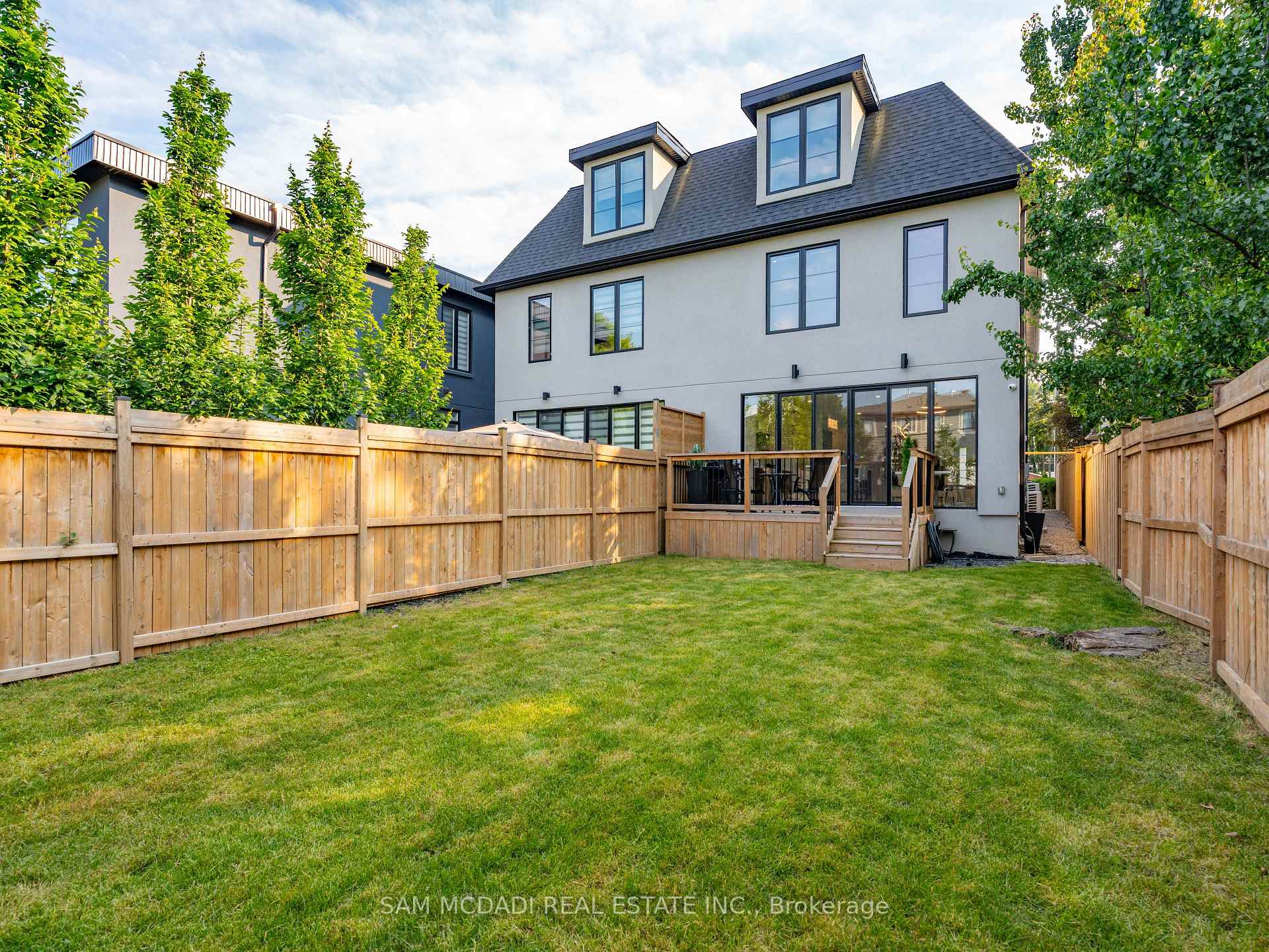11B Maple Avenue N, Mississauga