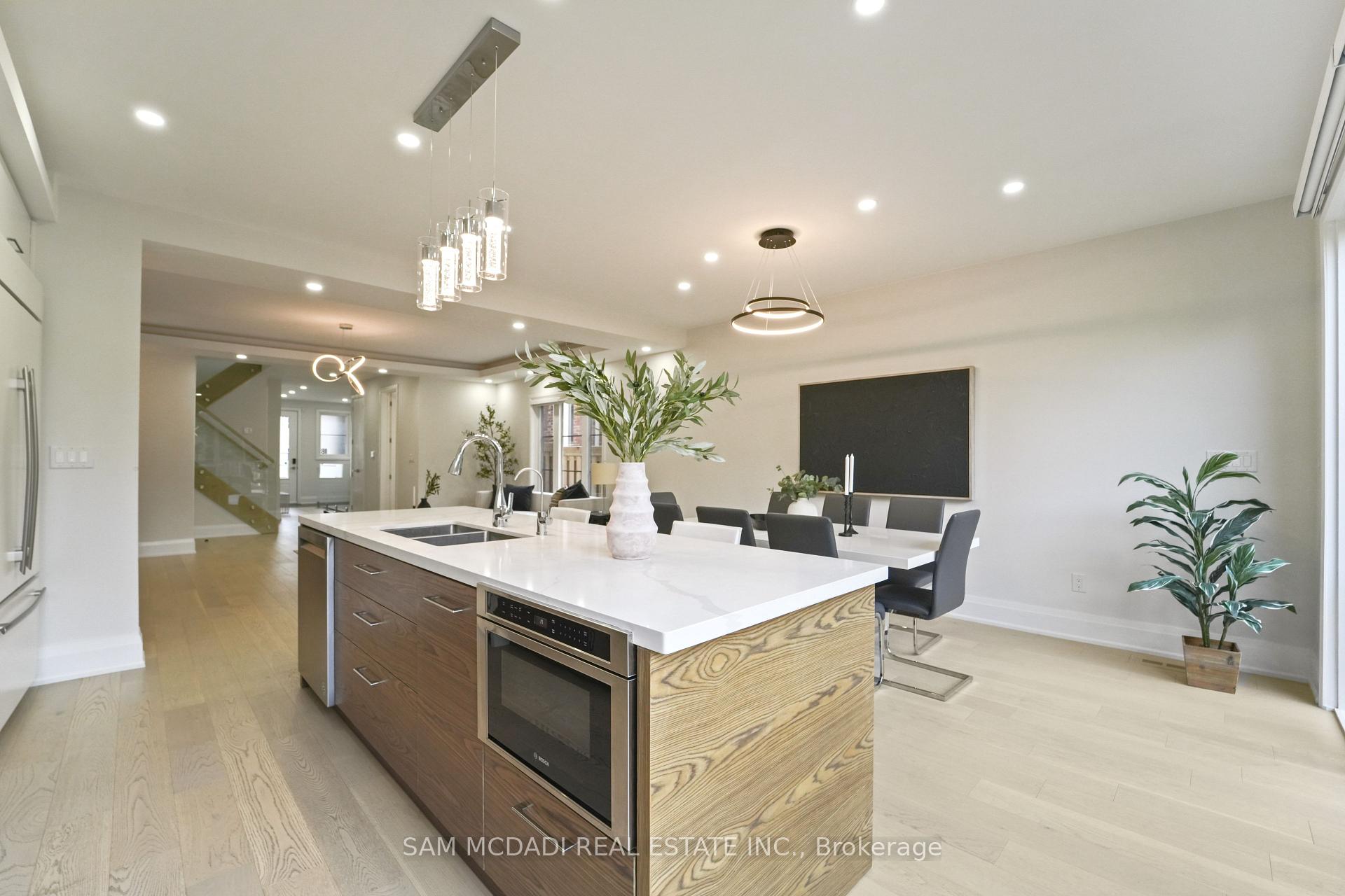 11B Maple Avenue N, Mississauga