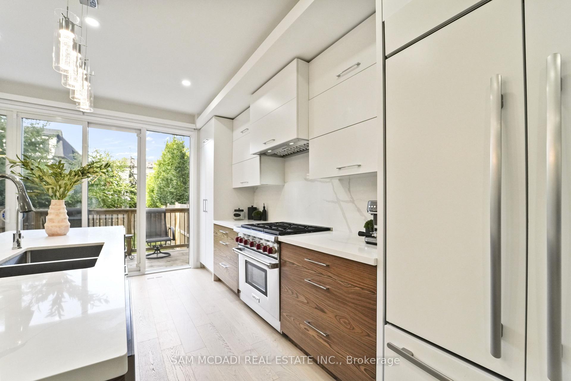 11B Maple Avenue N, Mississauga