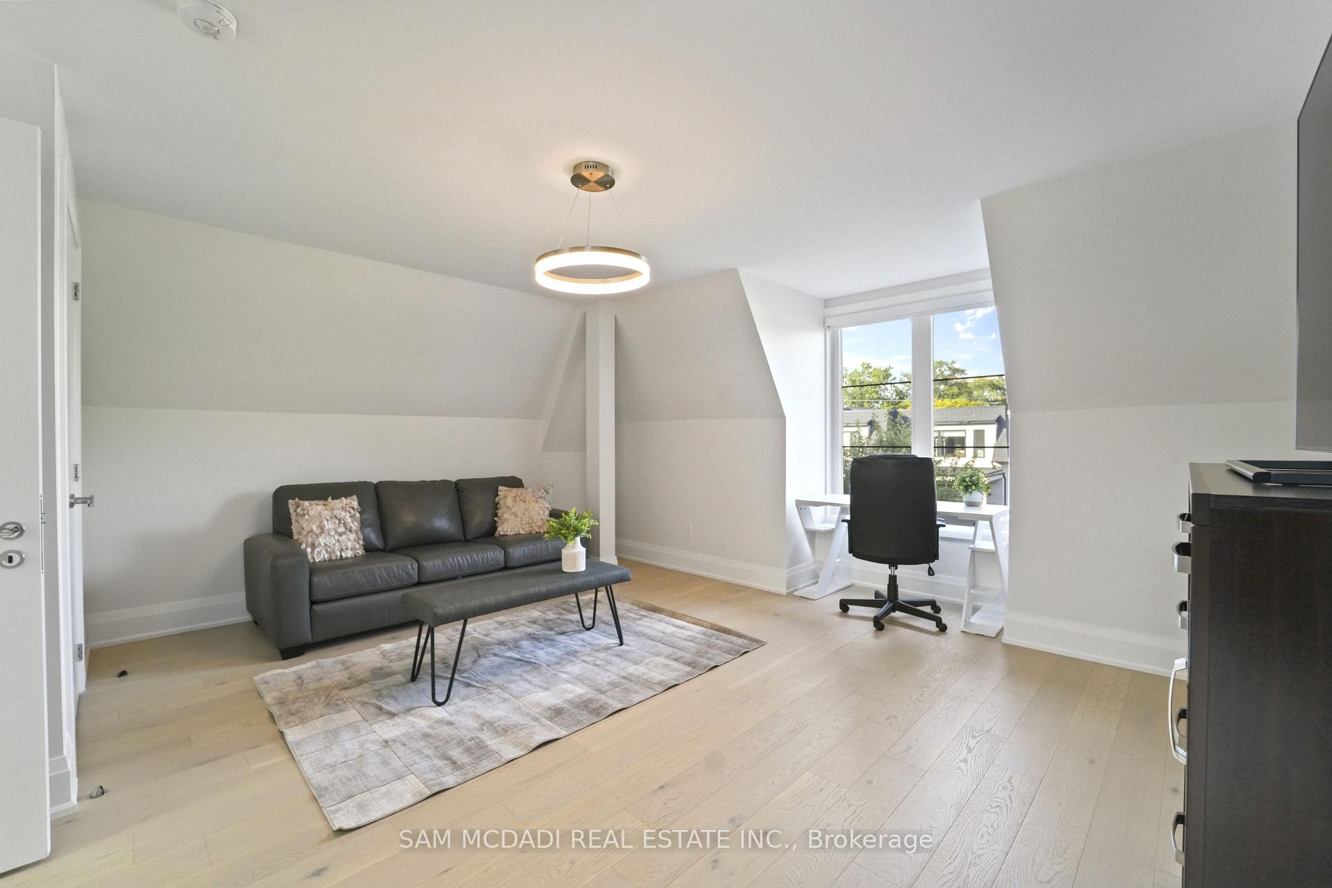 11B Maple Avenue N, Mississauga