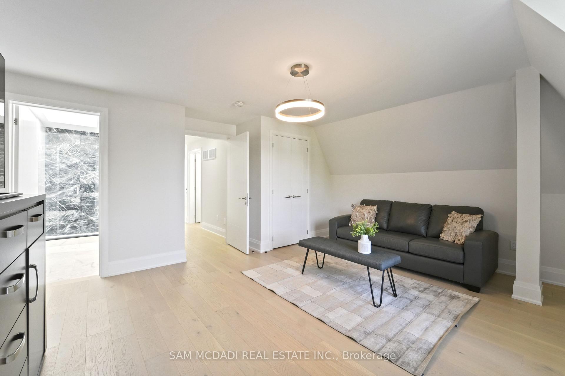 11B Maple Avenue N, Mississauga