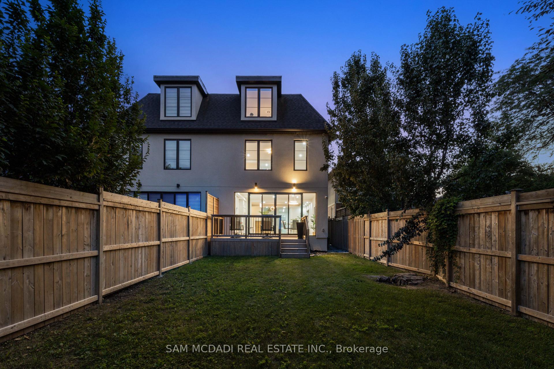 11B Maple Avenue N, Mississauga