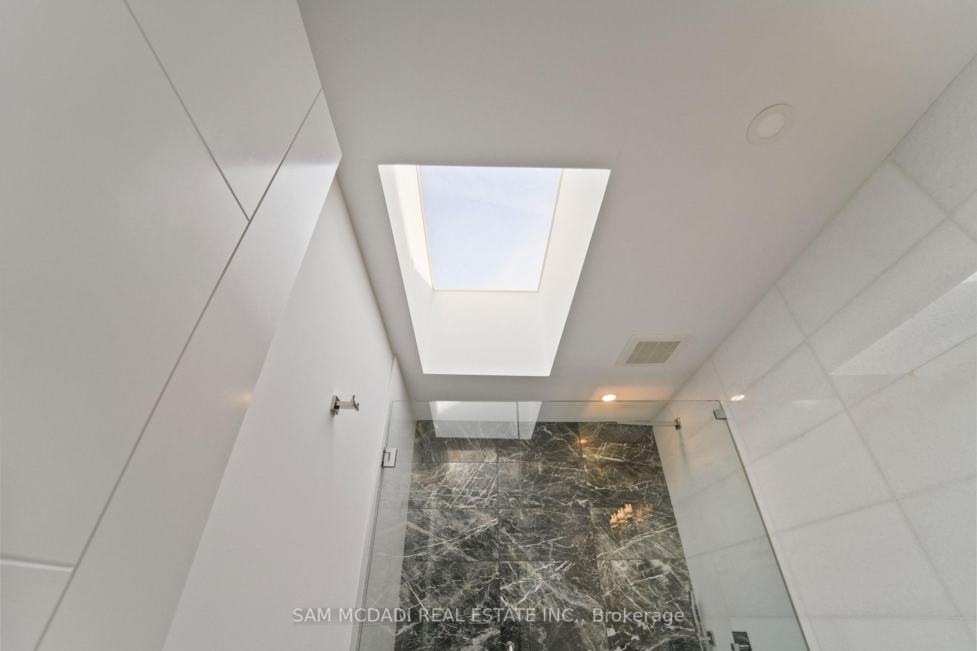 11B Maple Avenue N, Mississauga