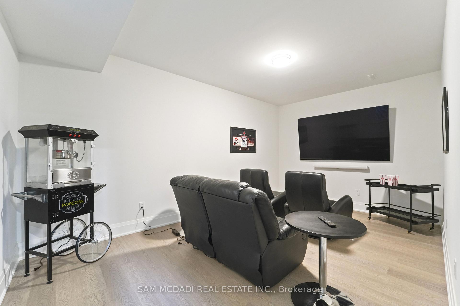 11B Maple Avenue N, Mississauga