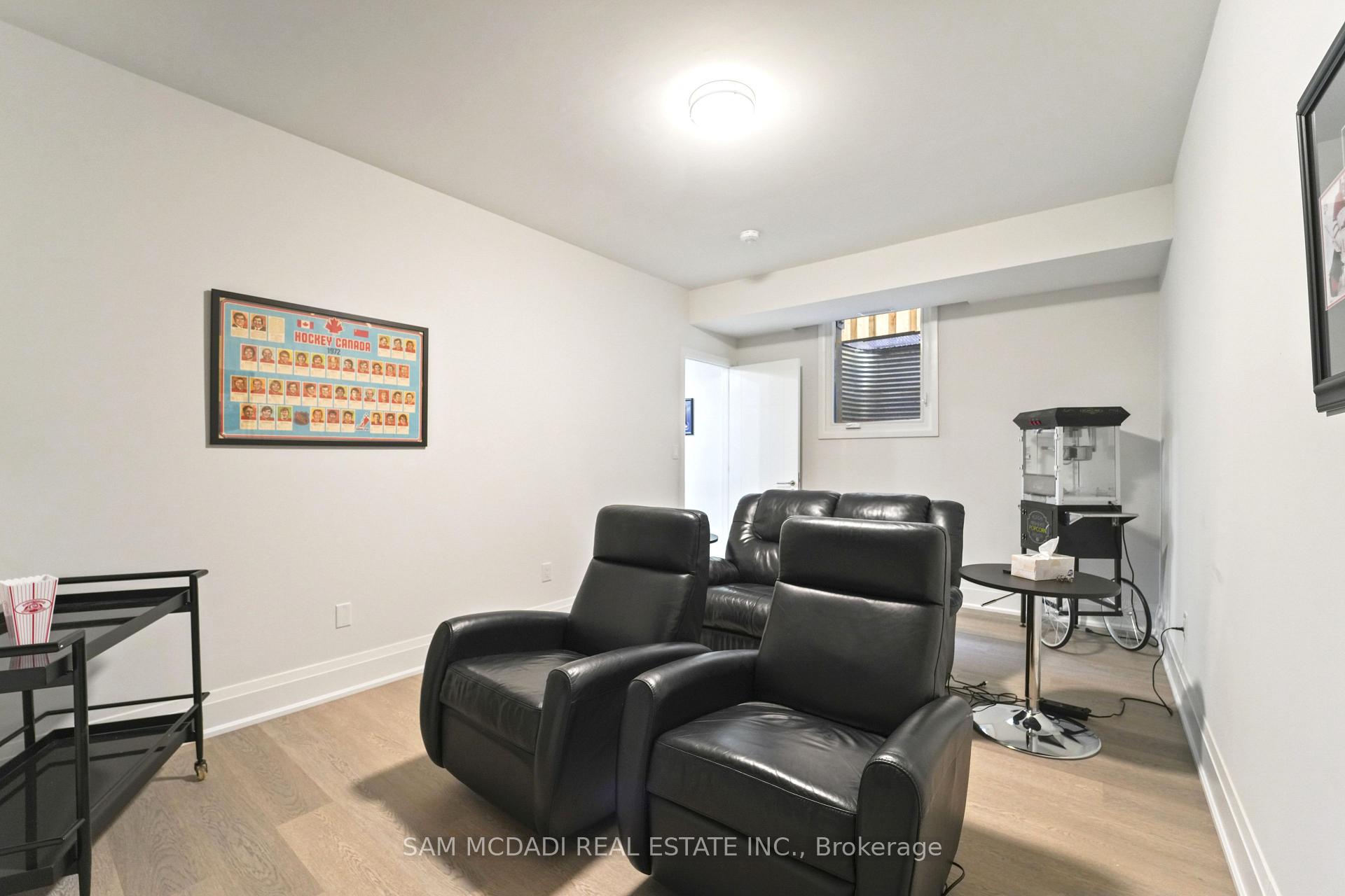 11B Maple Avenue N, Mississauga
