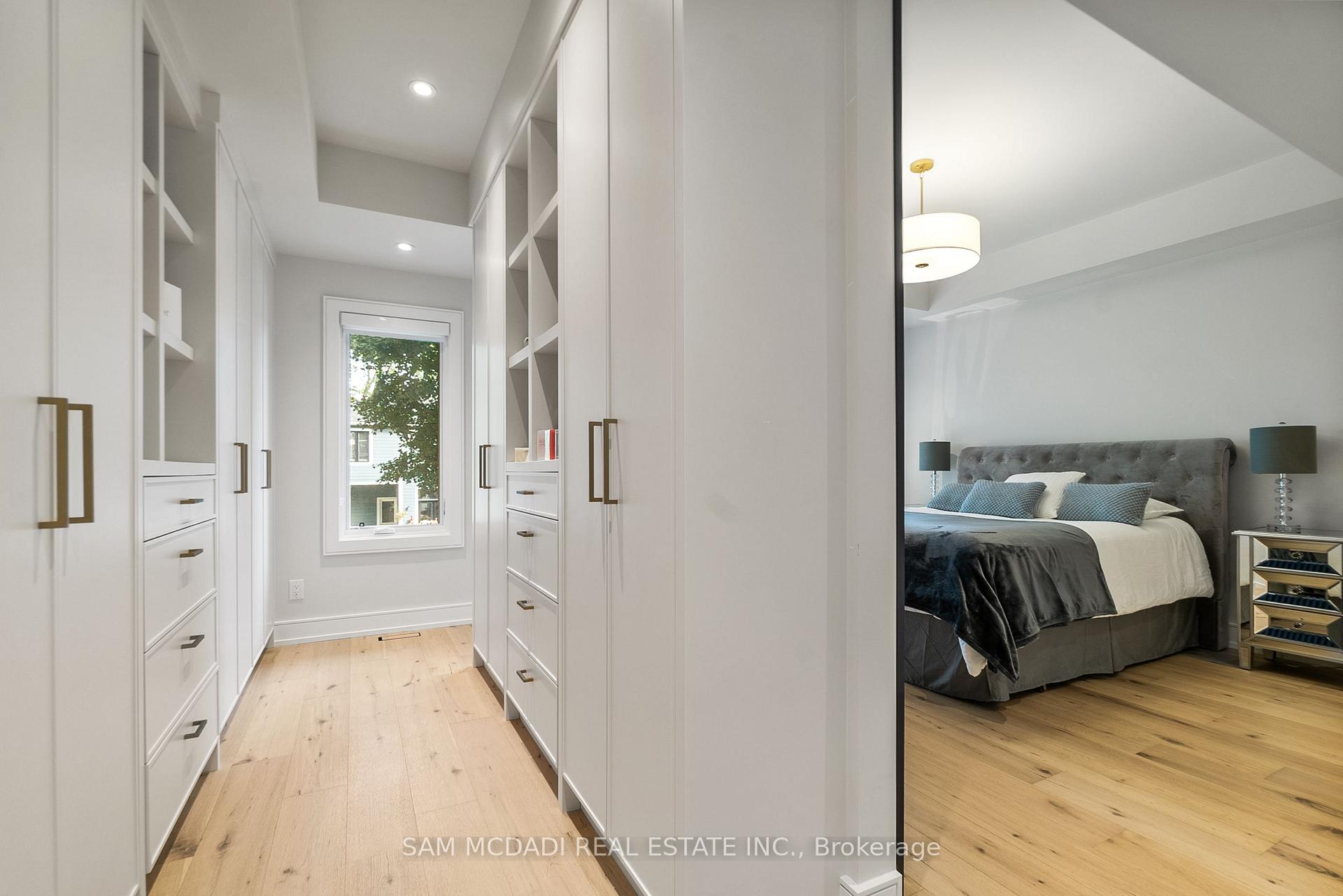 39 Oakwood Avenue N, Mississauga