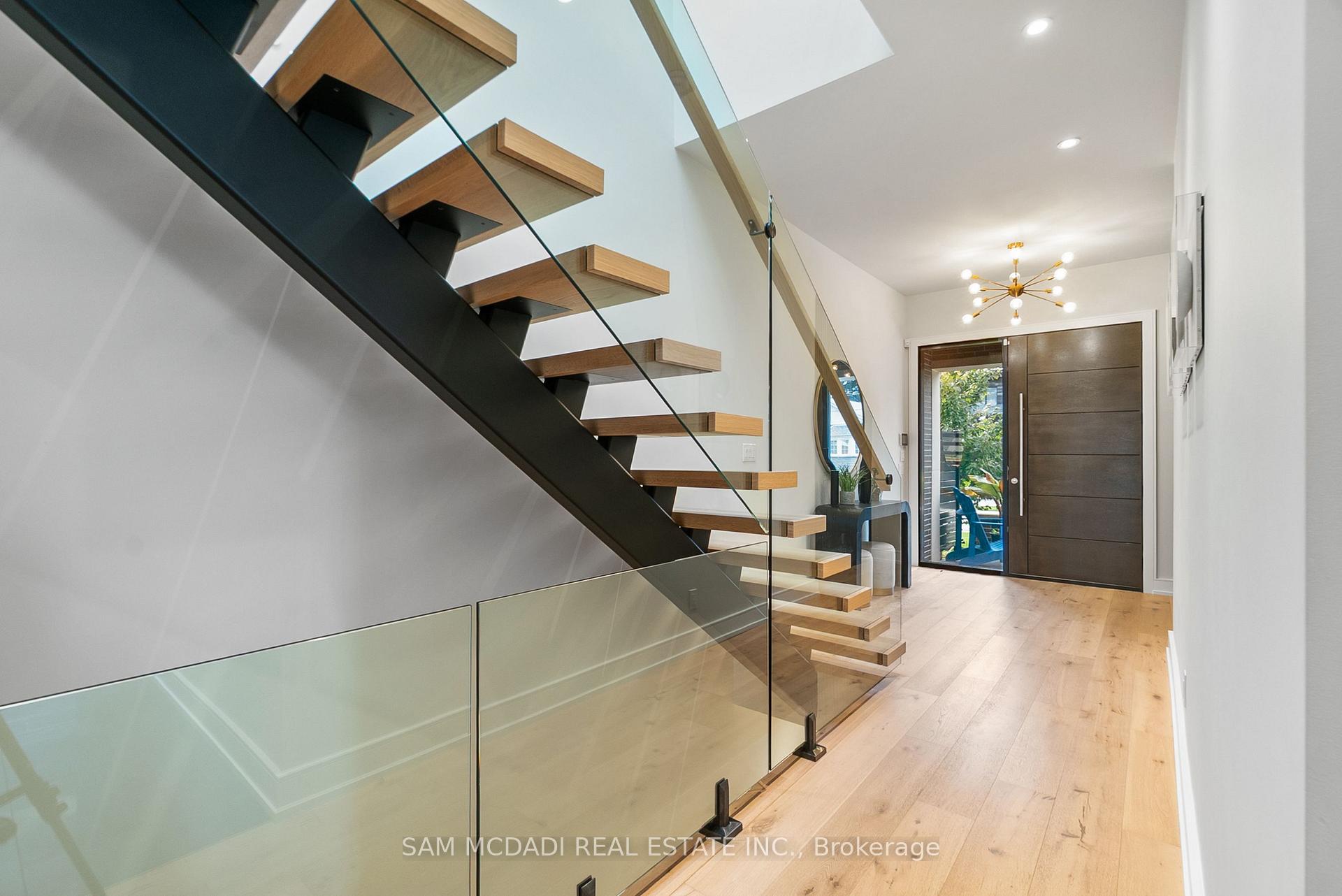39 Oakwood Avenue N, Mississauga