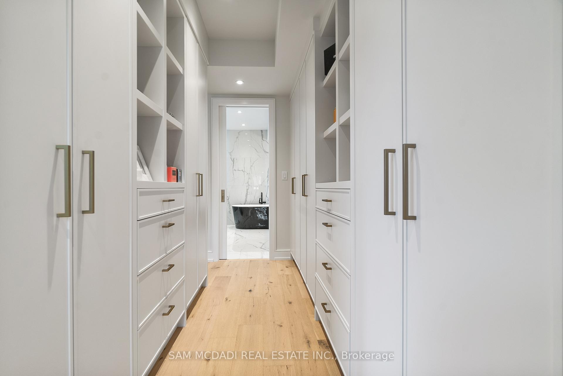 39 Oakwood Avenue N, Mississauga