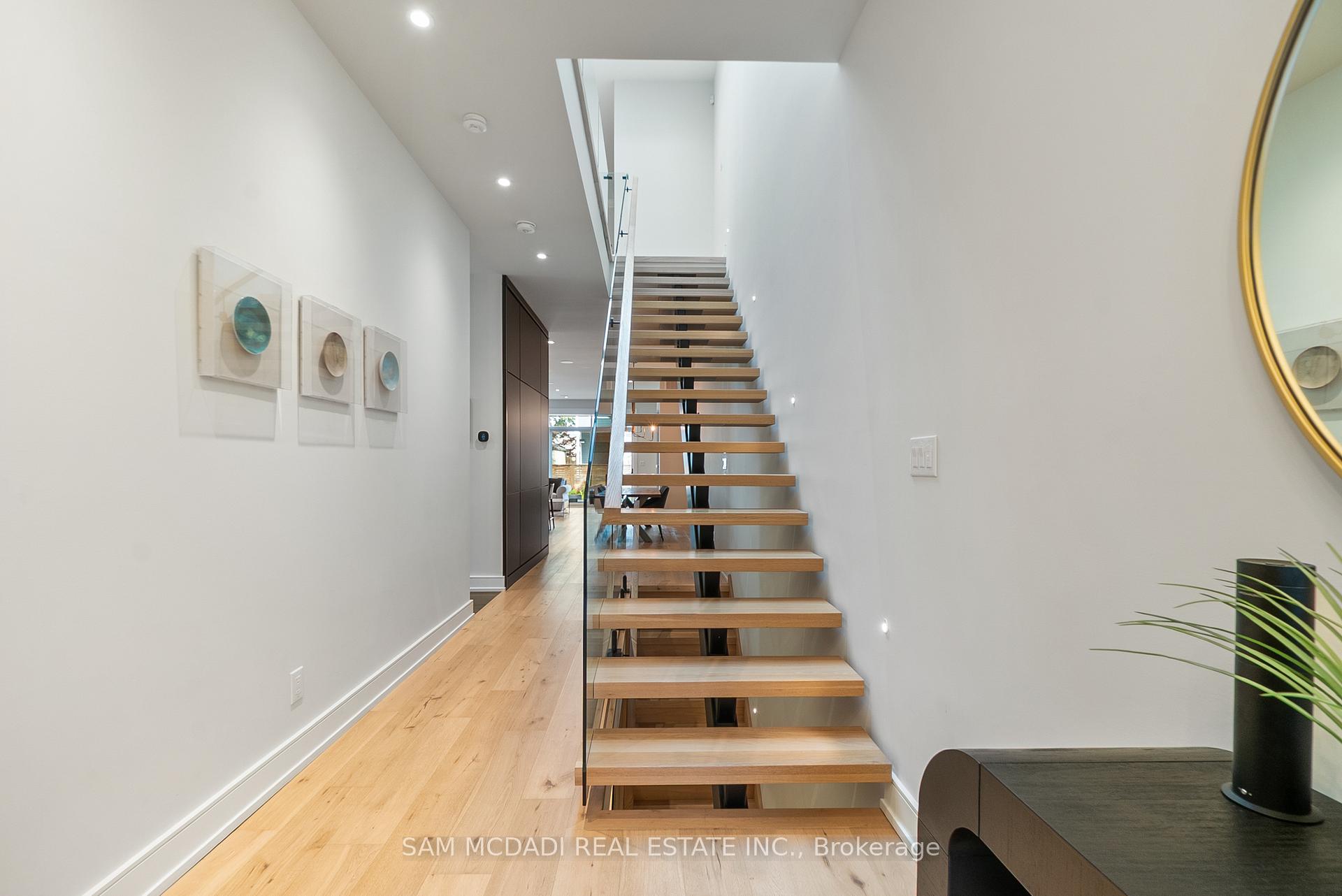 39 Oakwood Avenue N, Mississauga