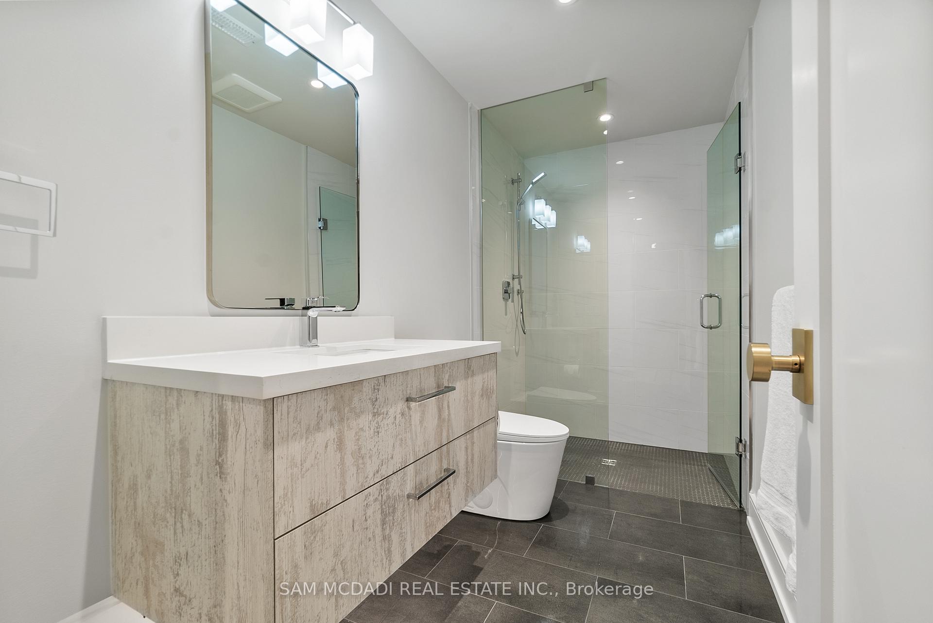 39 Oakwood Avenue N, Mississauga