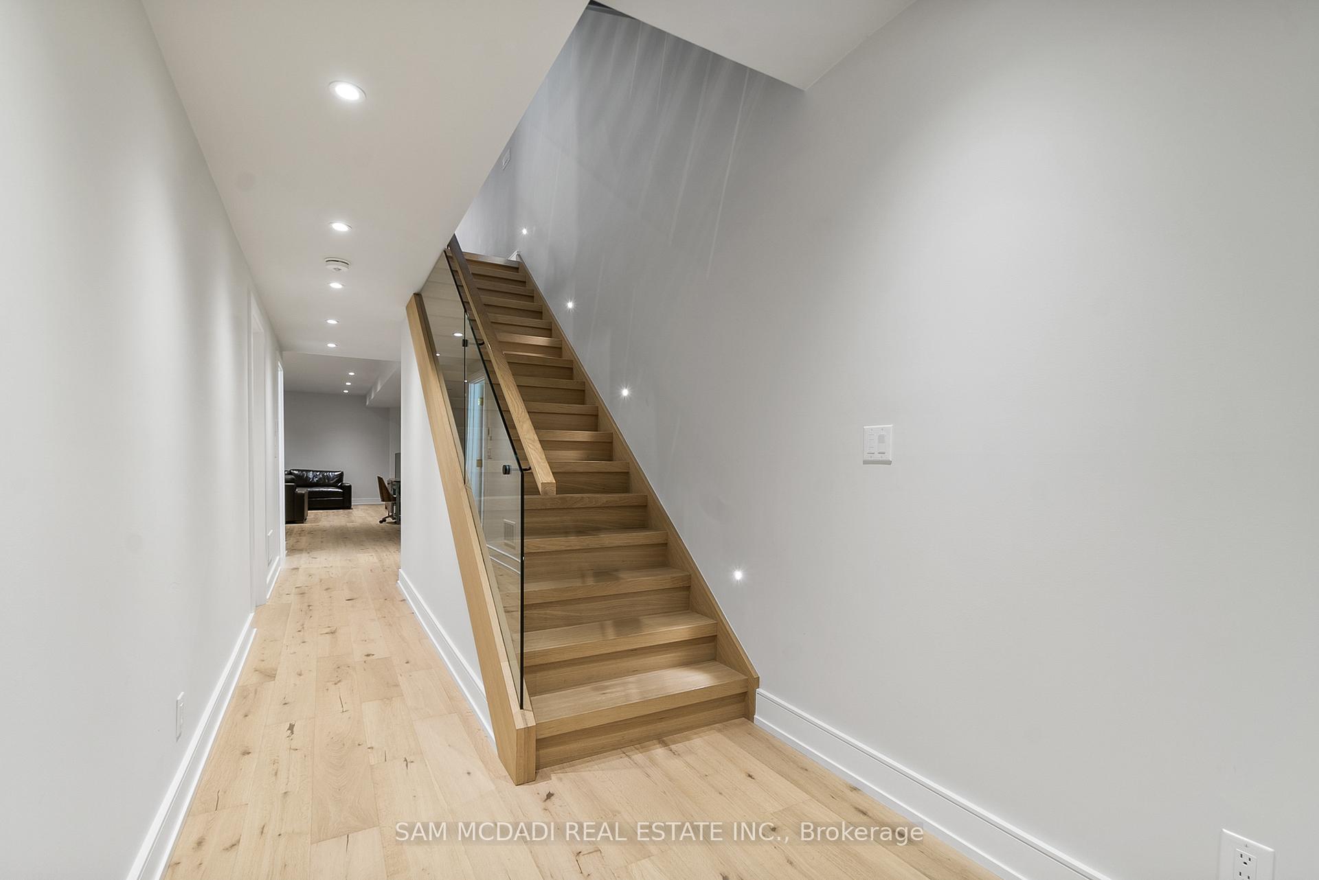 39 Oakwood Avenue N, Mississauga