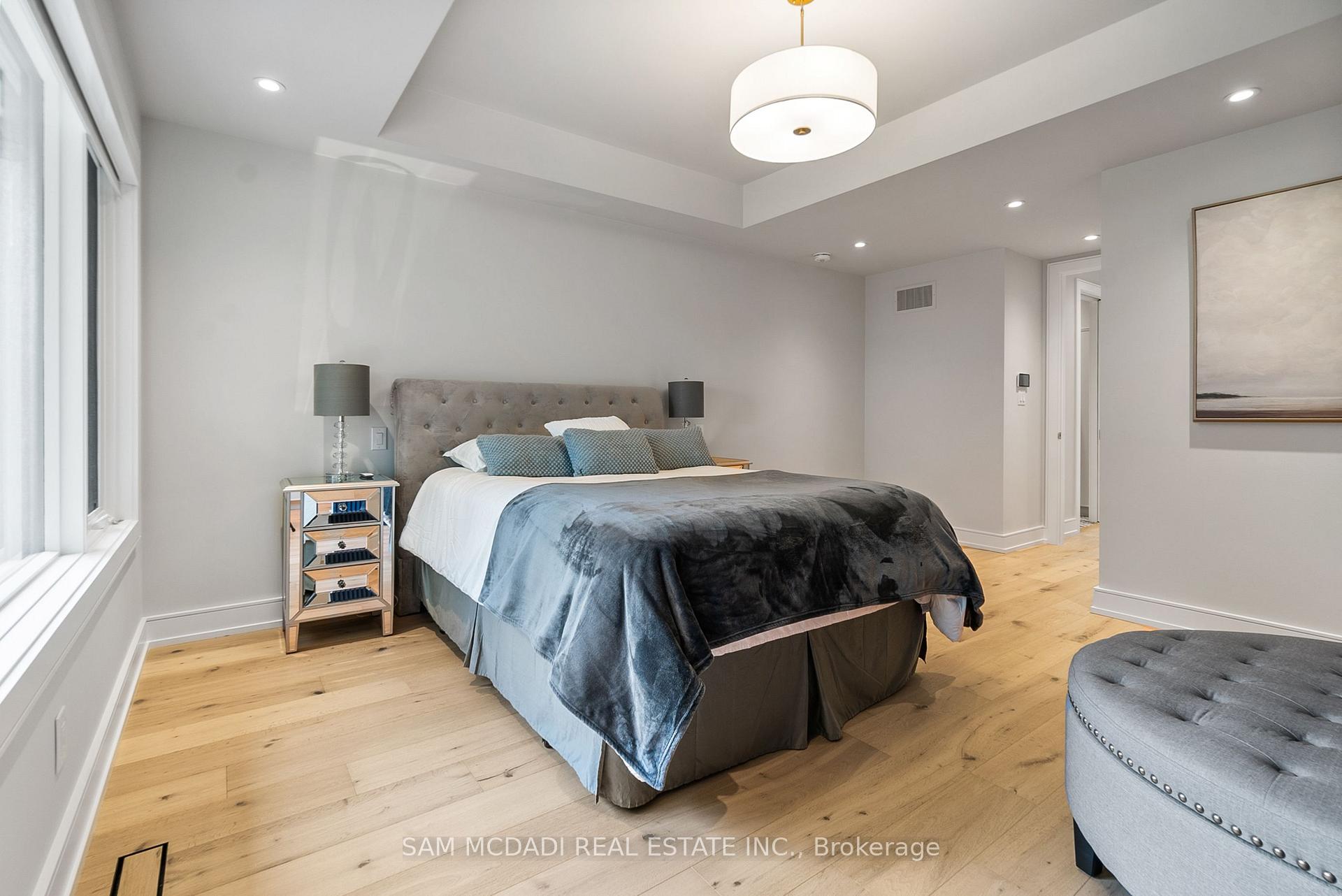39 Oakwood Avenue N, Mississauga
