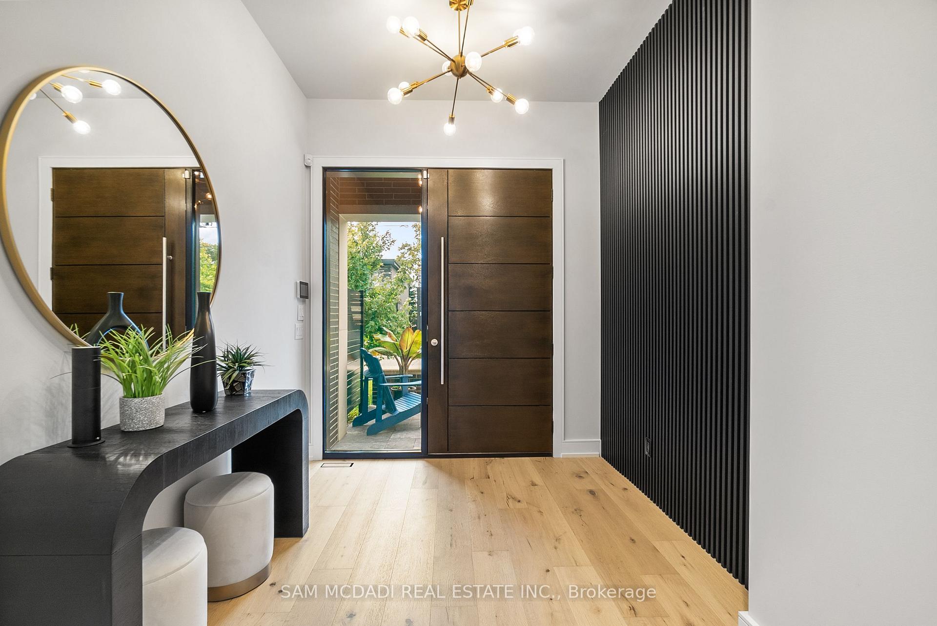 39 Oakwood Avenue N, Mississauga