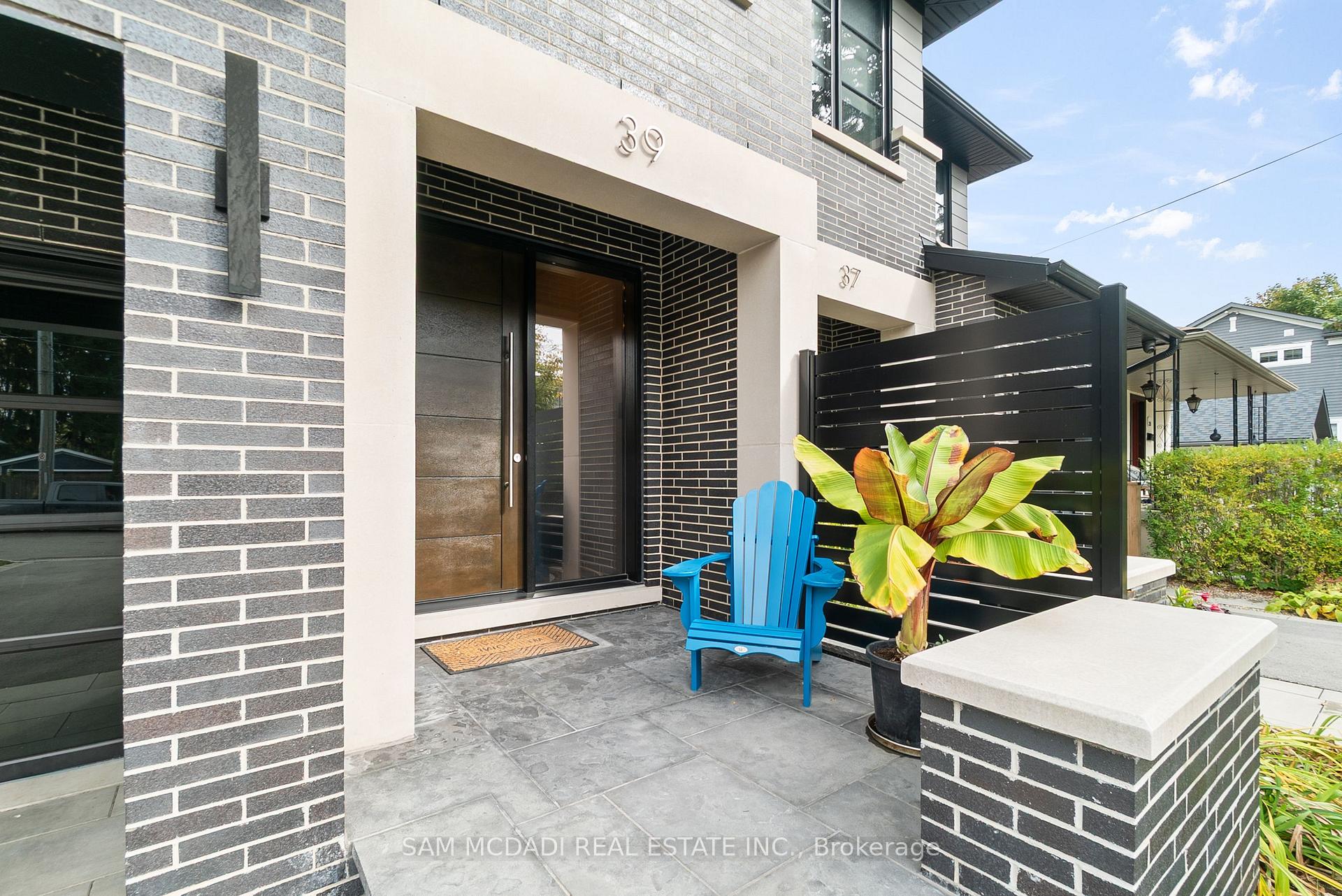 39 Oakwood Avenue N, Mississauga