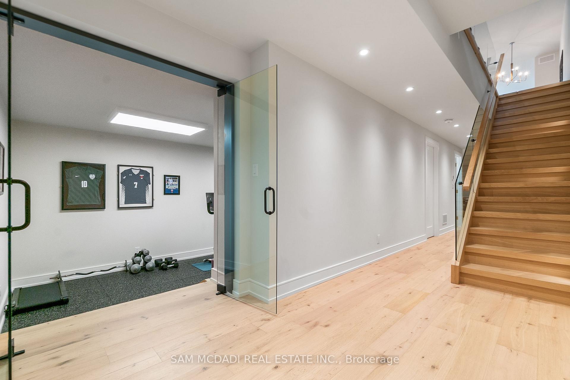 39 Oakwood Avenue N, Mississauga