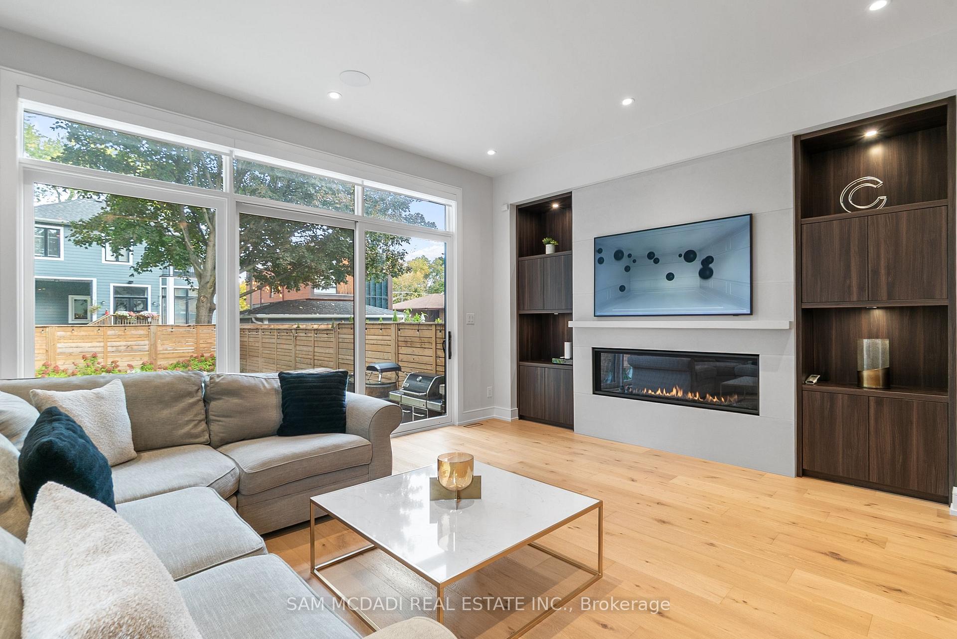 39 Oakwood Avenue N, Mississauga