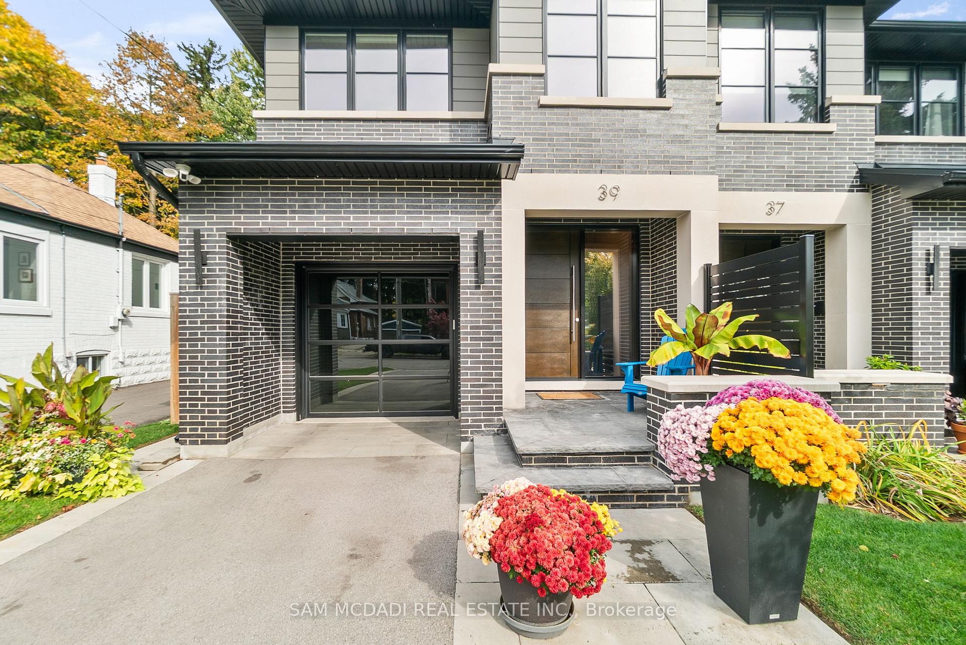 39 Oakwood Avenue N, Mississauga