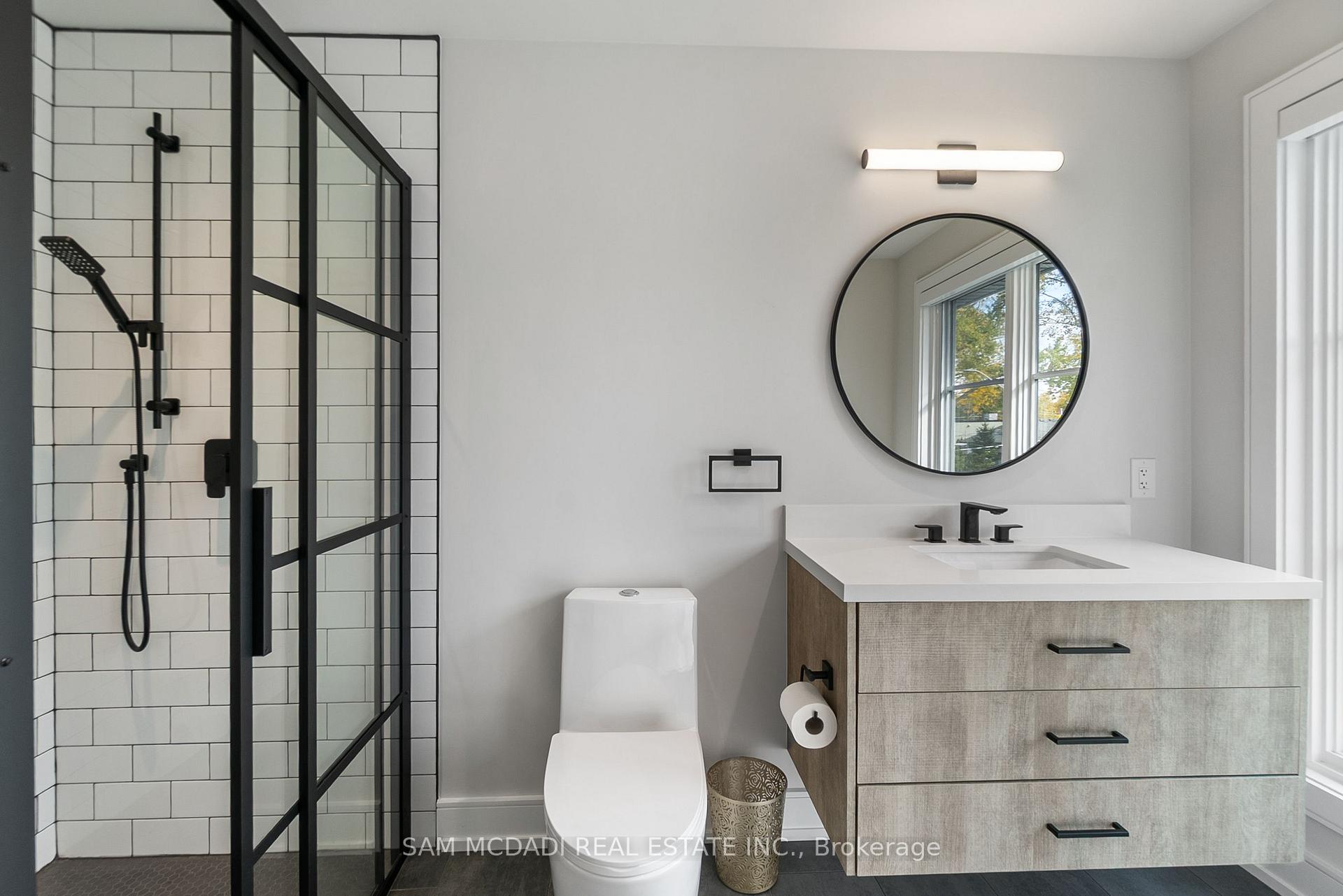 39 Oakwood Avenue N, Mississauga