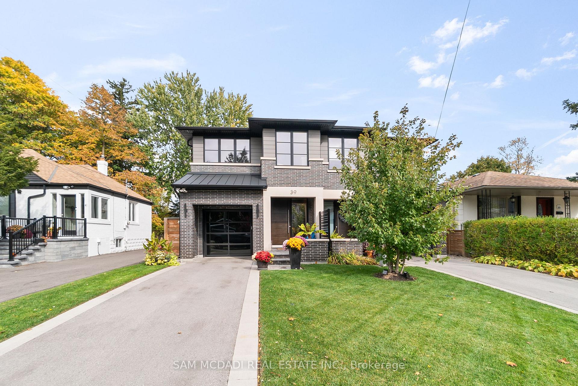 39 Oakwood Avenue N, Mississauga