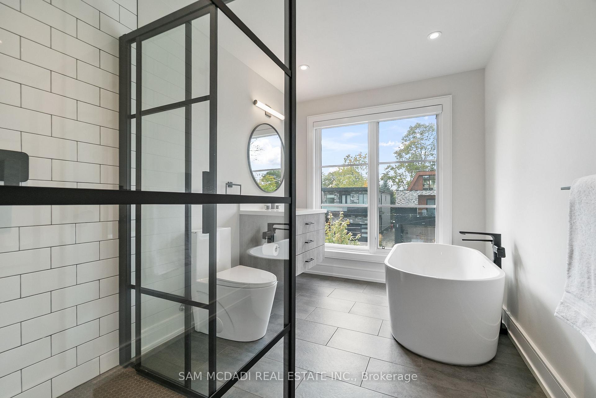 39 Oakwood Avenue N, Mississauga