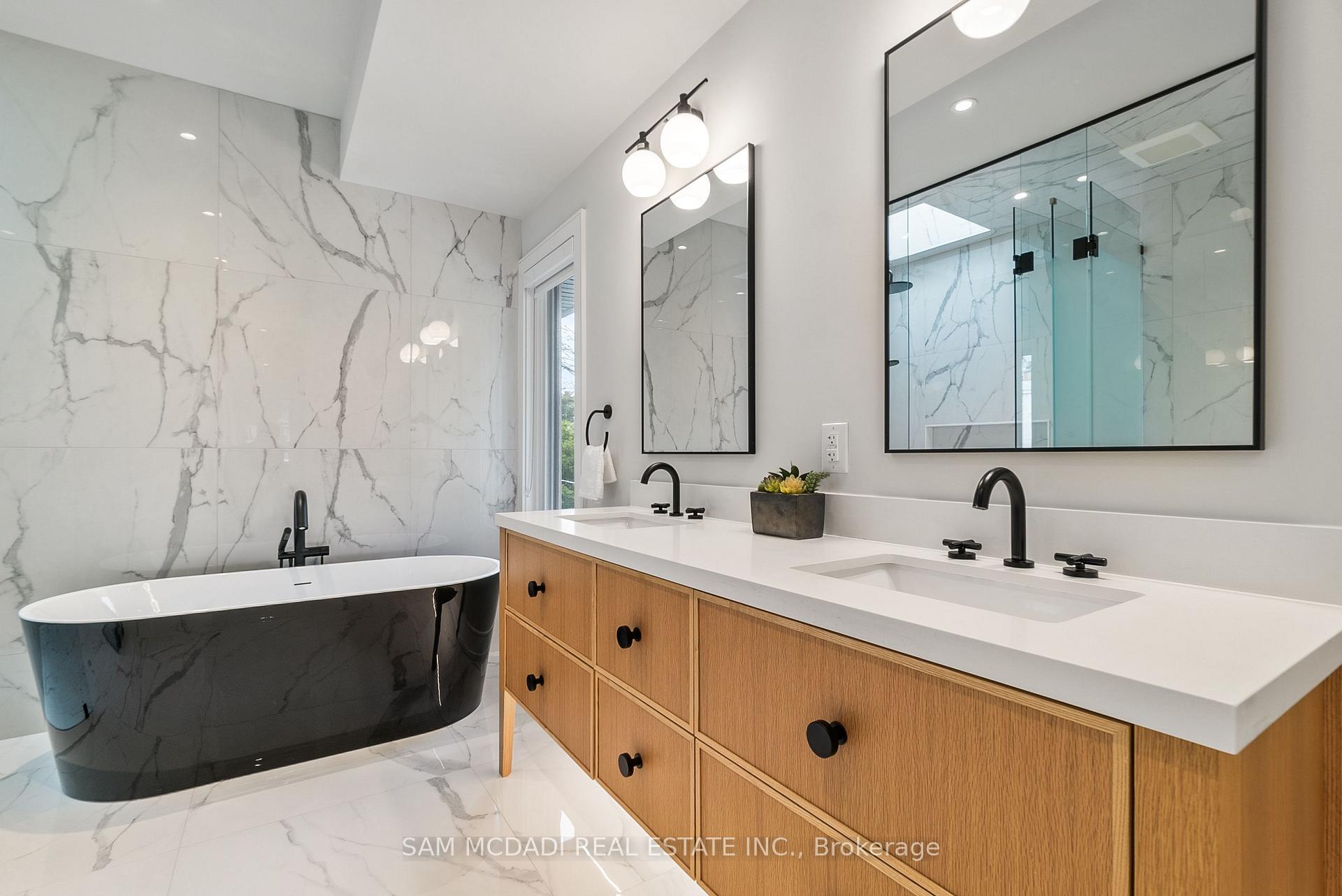 39 Oakwood Avenue N, Mississauga