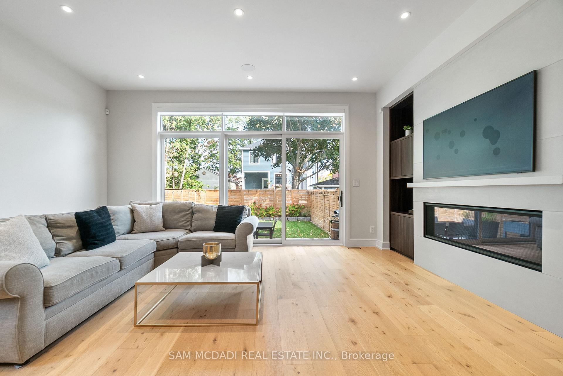 39 Oakwood Avenue N, Mississauga