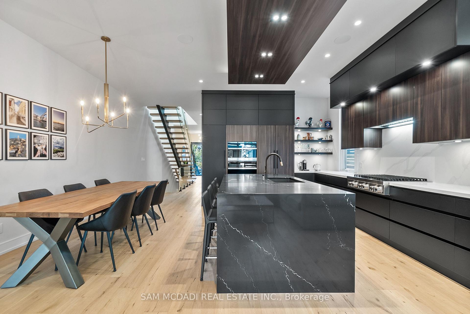 39 Oakwood Avenue N, Mississauga