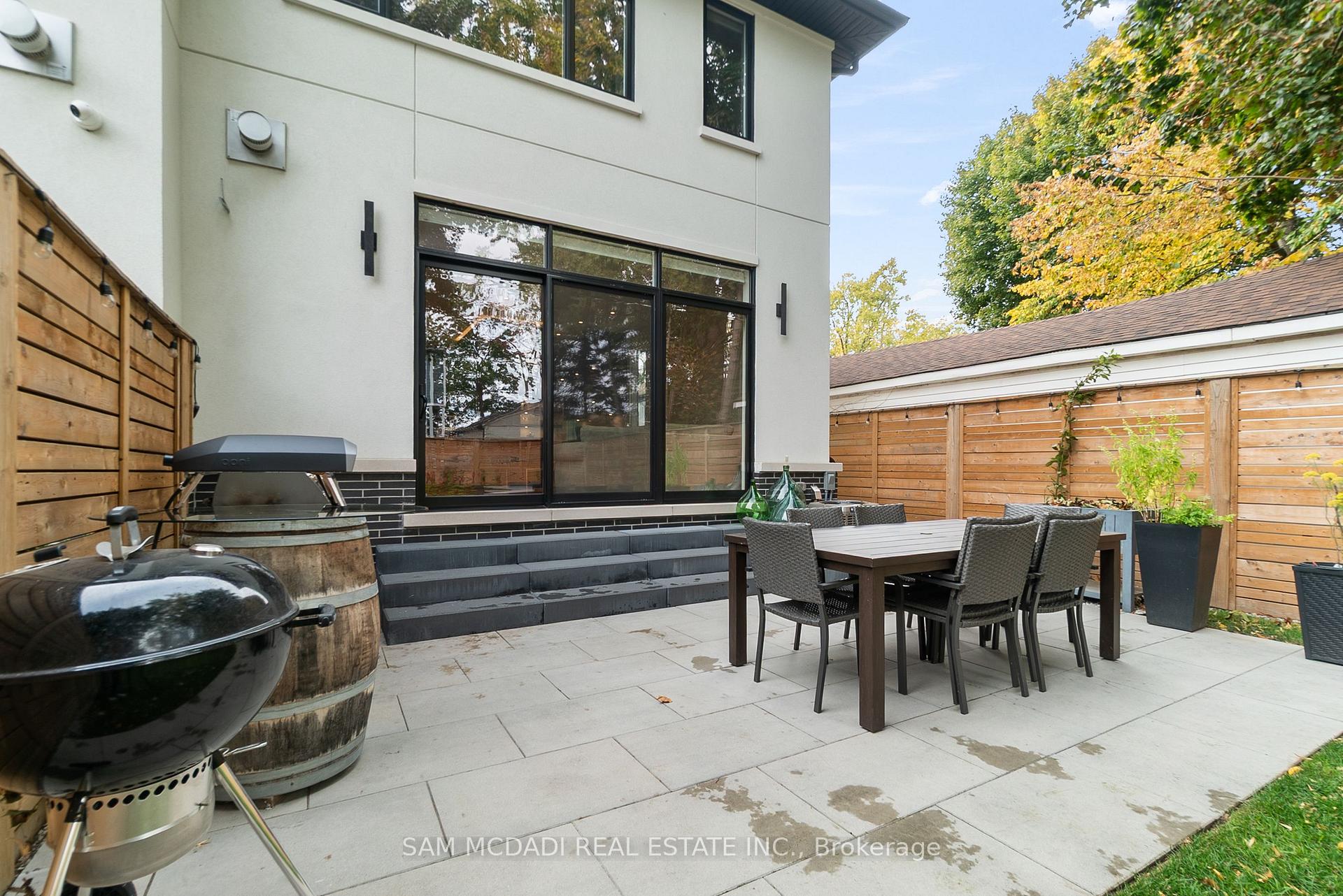 39 Oakwood Avenue N, Mississauga